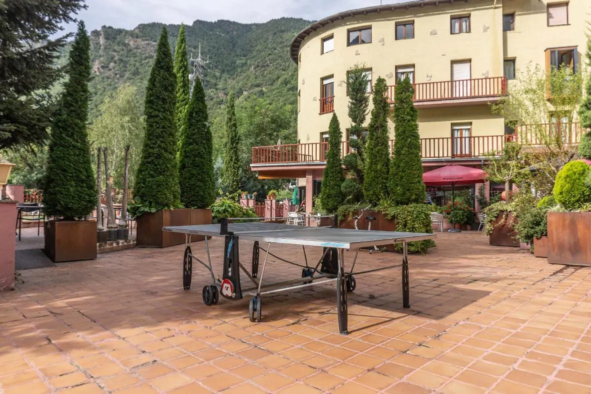 Table tennis in Hotel Cardós