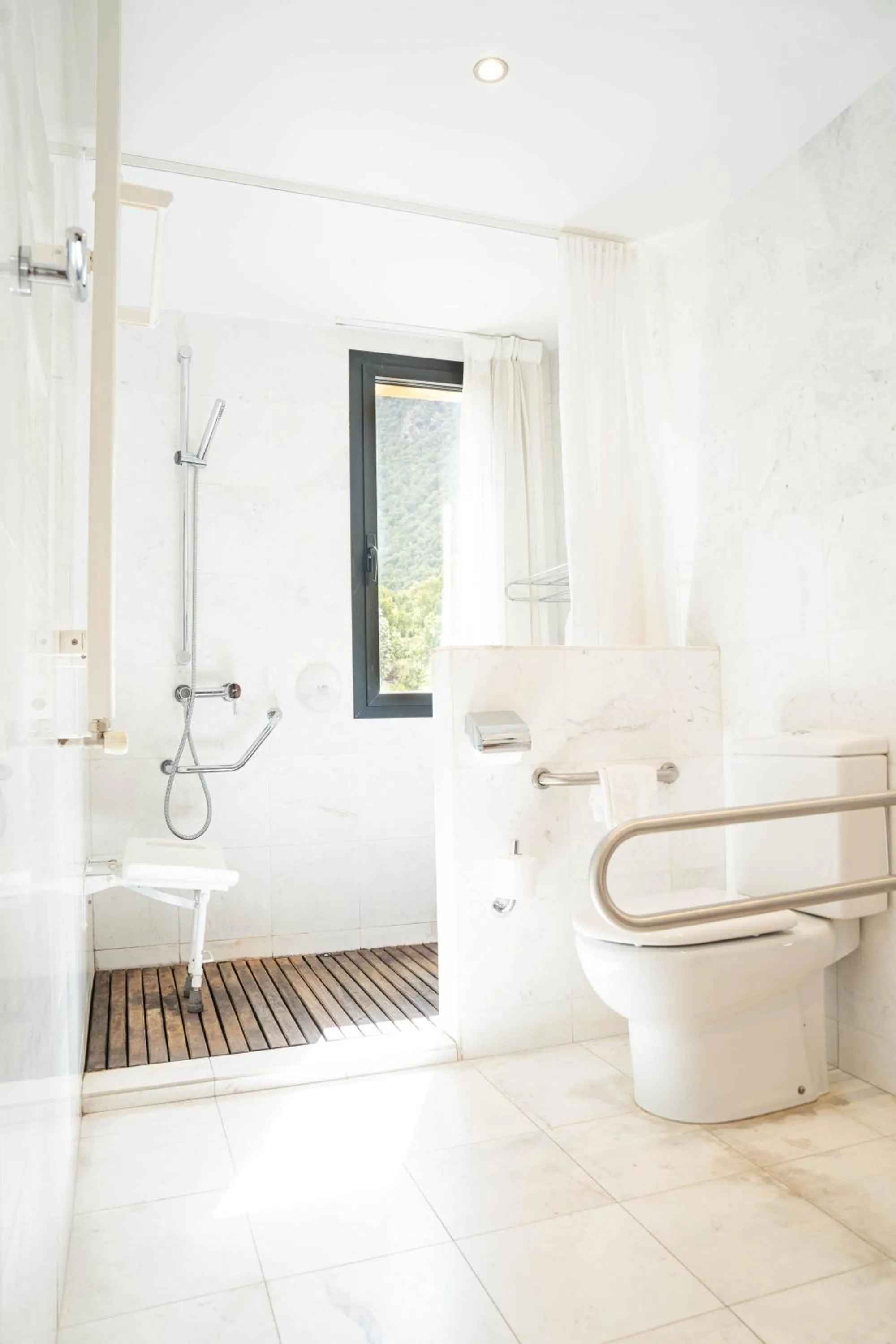 Toilet in Hotel Cardós