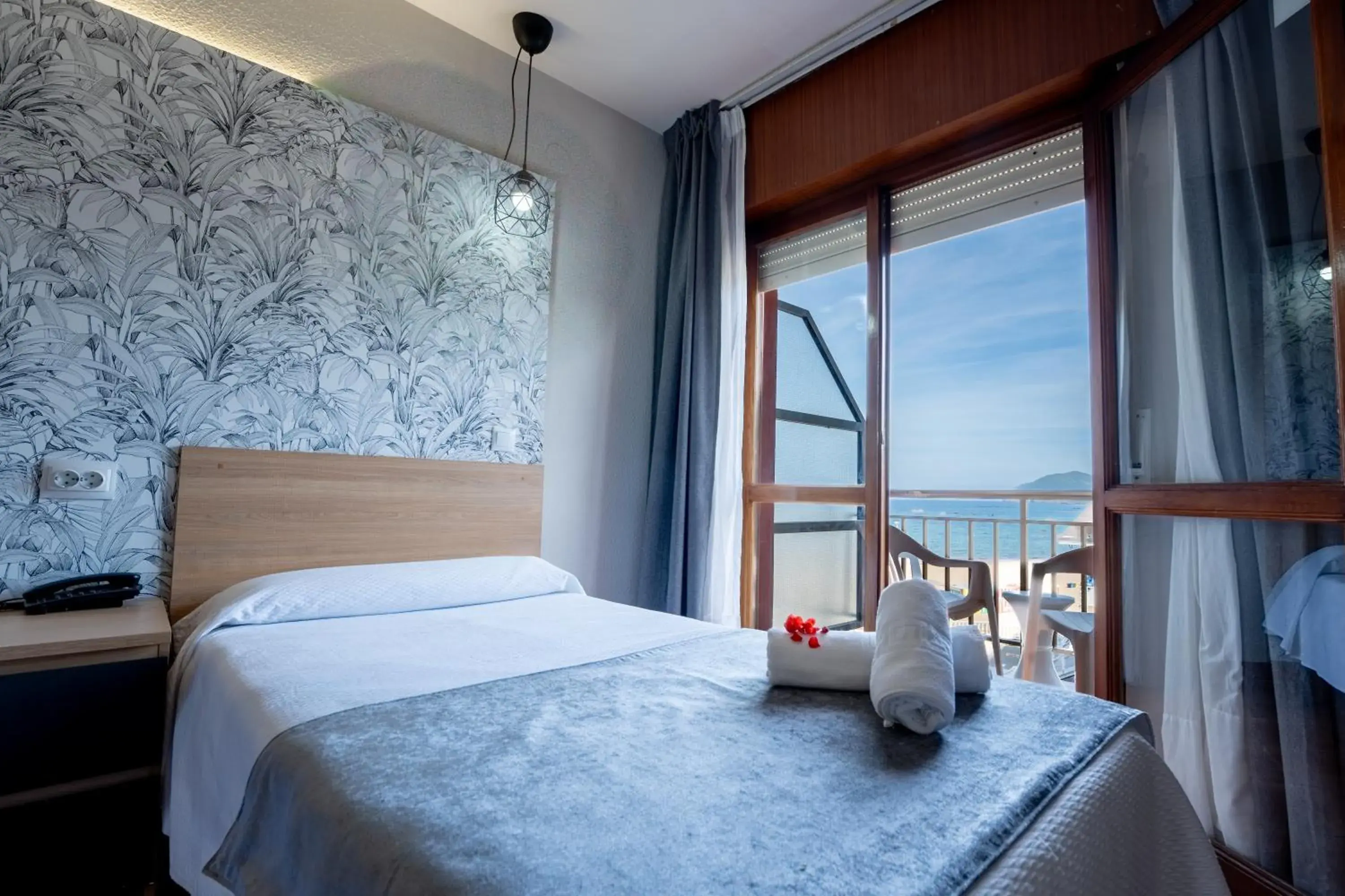 Triple Room with Sea View in Hotel Arillo Triple Room with Sea View in Hotel Arillo