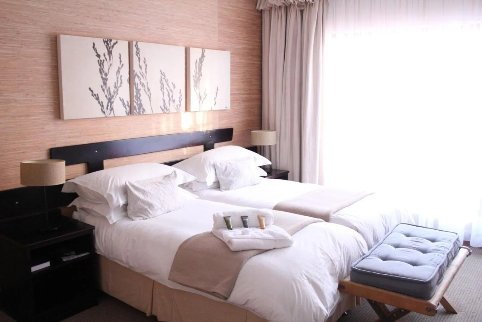 Restaurant/places to eat, Bed in Mosate Lodge