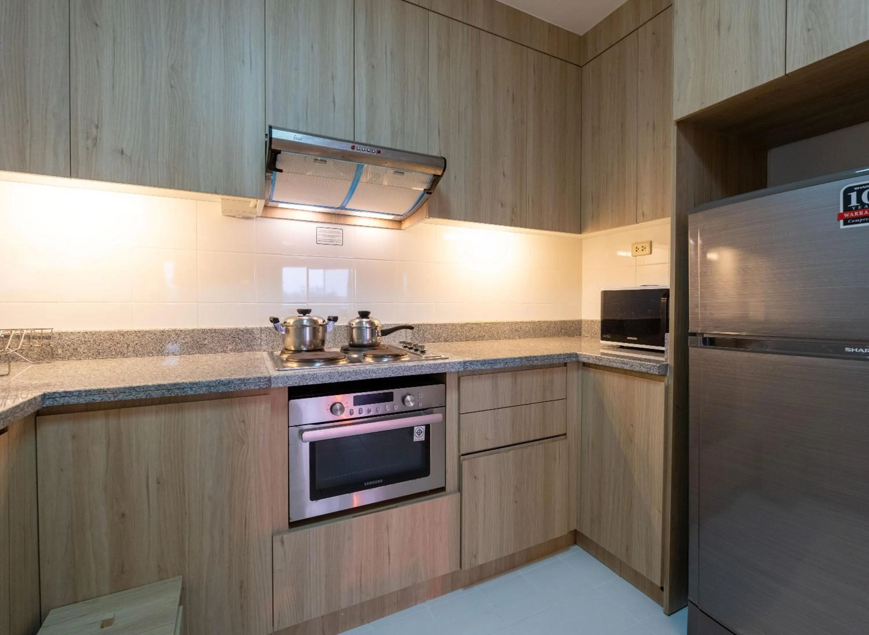 microwave in Kantary Bay Hotel And Serviced Apartment Rayong