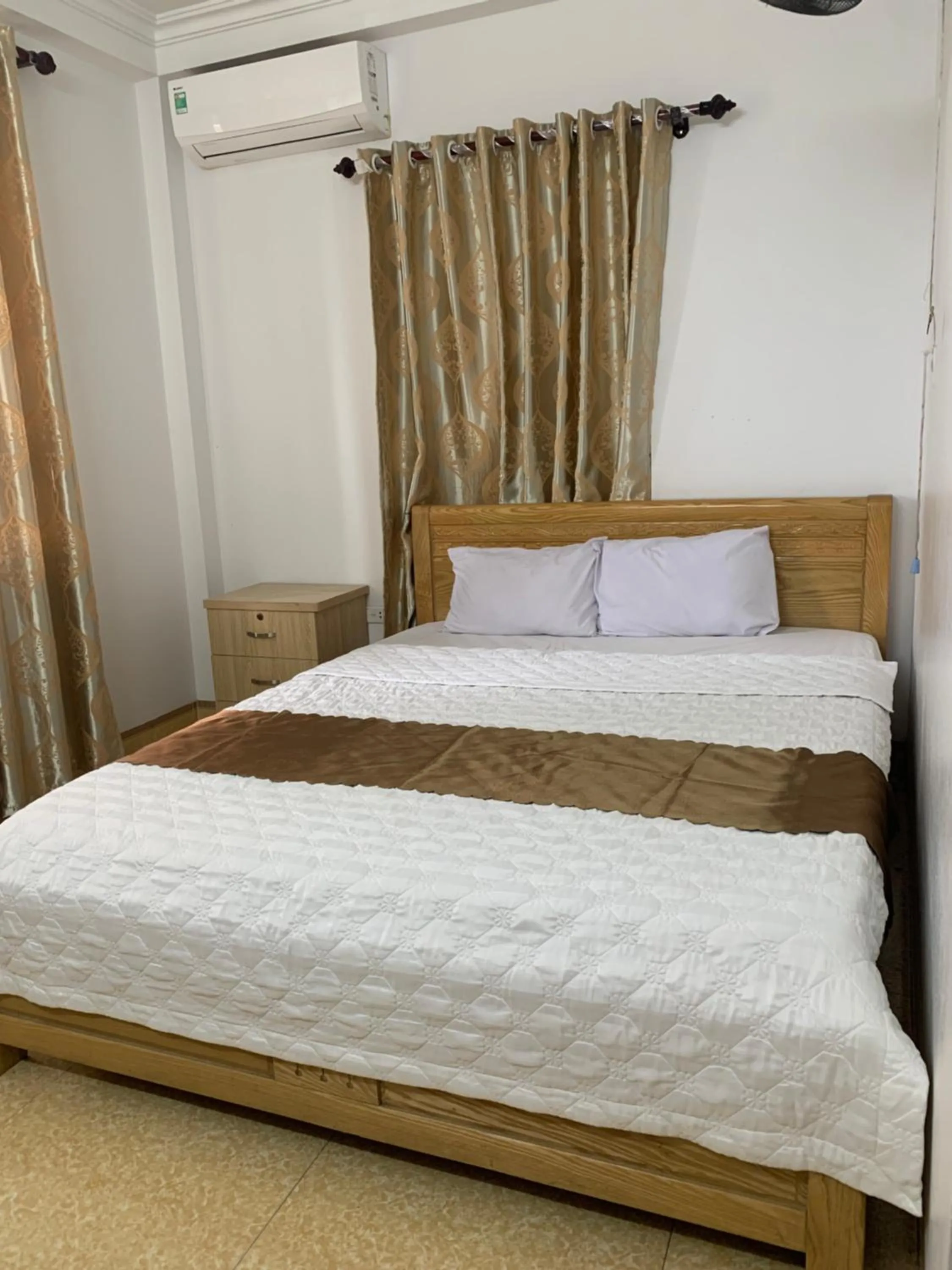 Bed in Quynh Yen Hotel