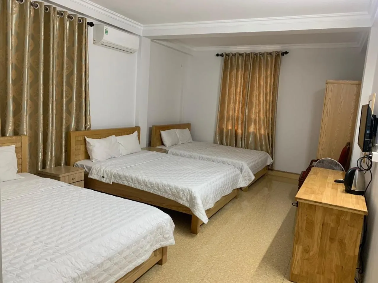 Bed in Quynh Yen Hotel