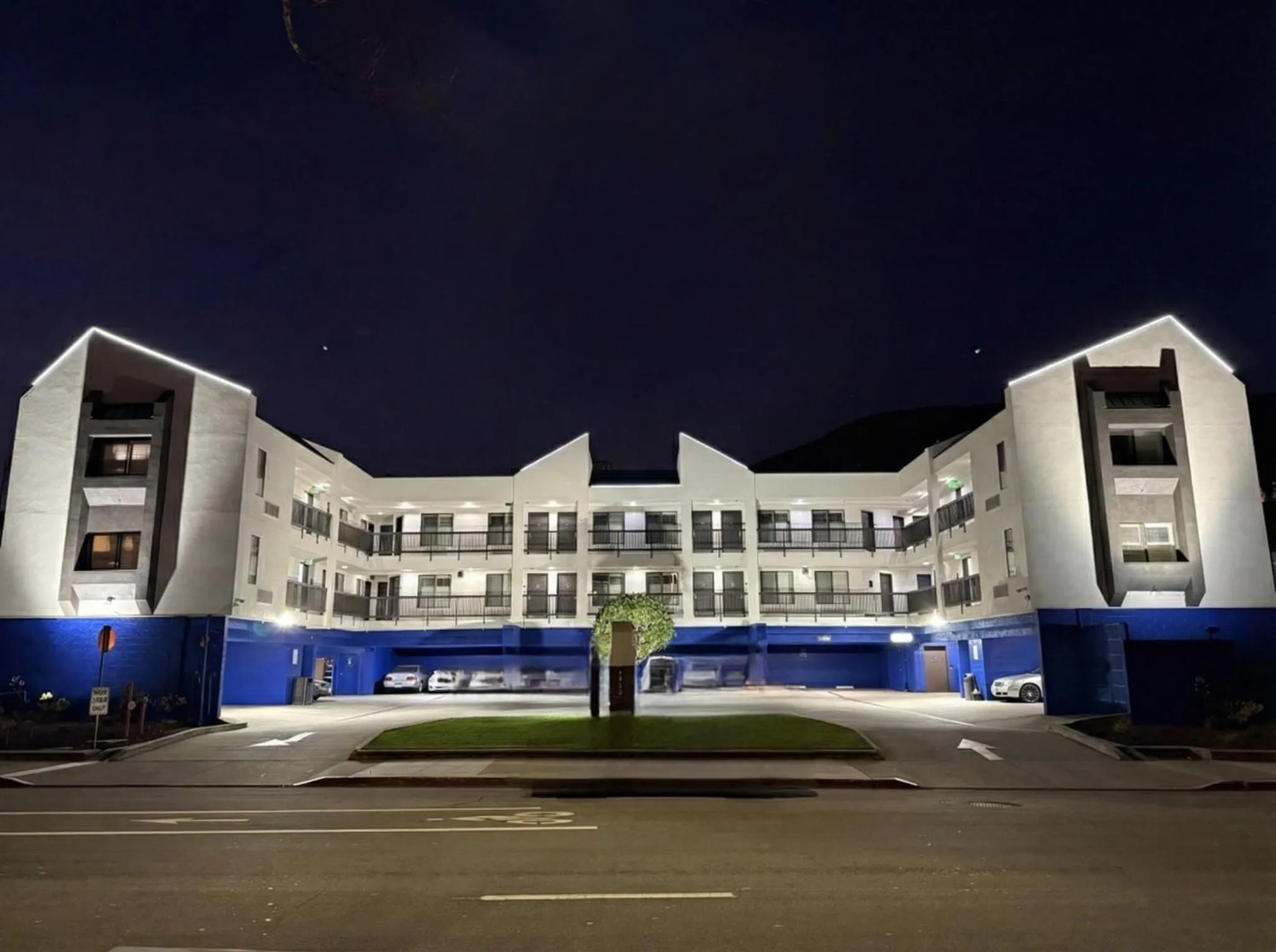 Property building in Days Inn by Wyndham San Francisco S/Oyster Point Airport