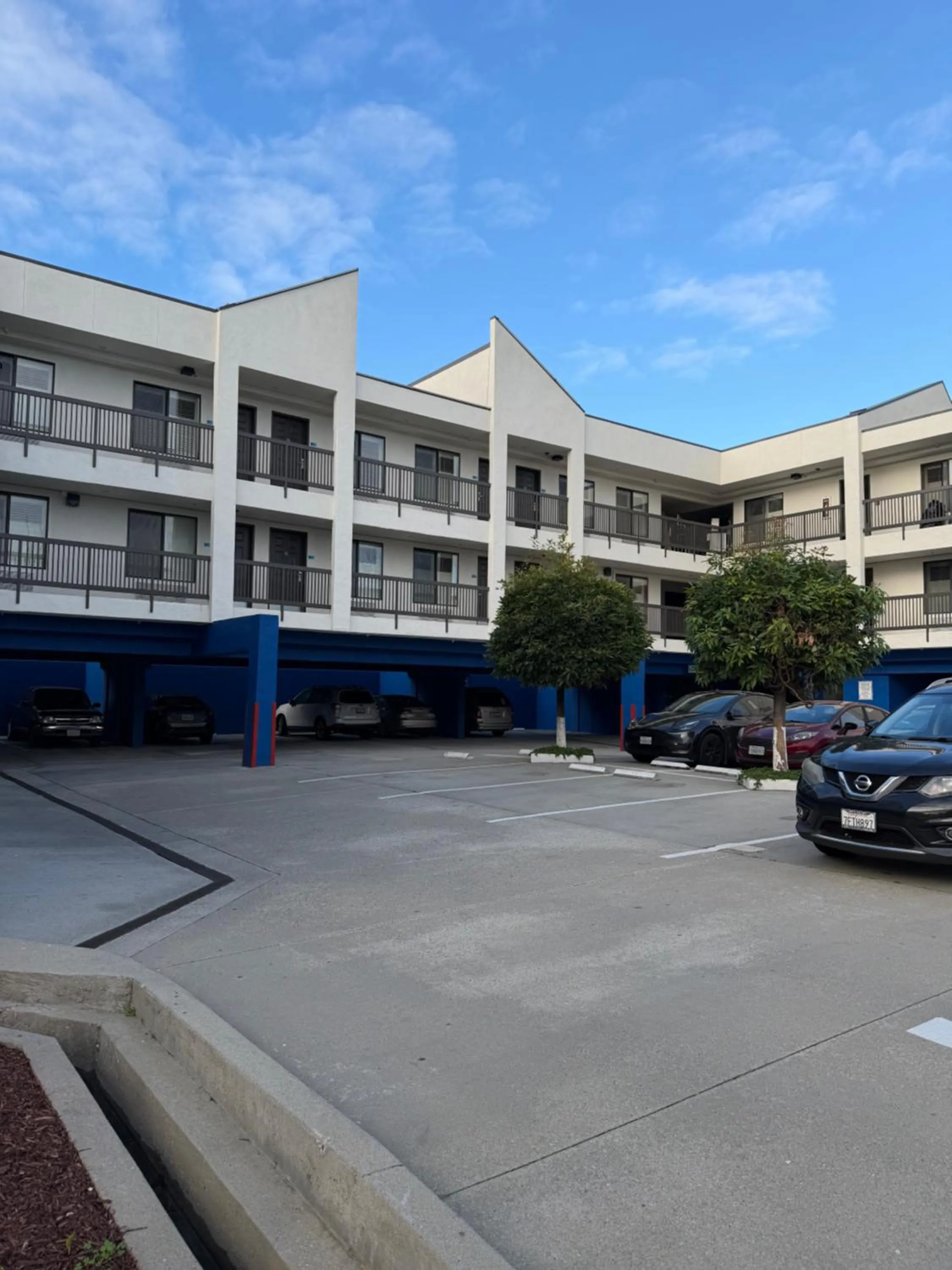 Parking in Days Inn by Wyndham San Francisco S/Oyster Point Airport