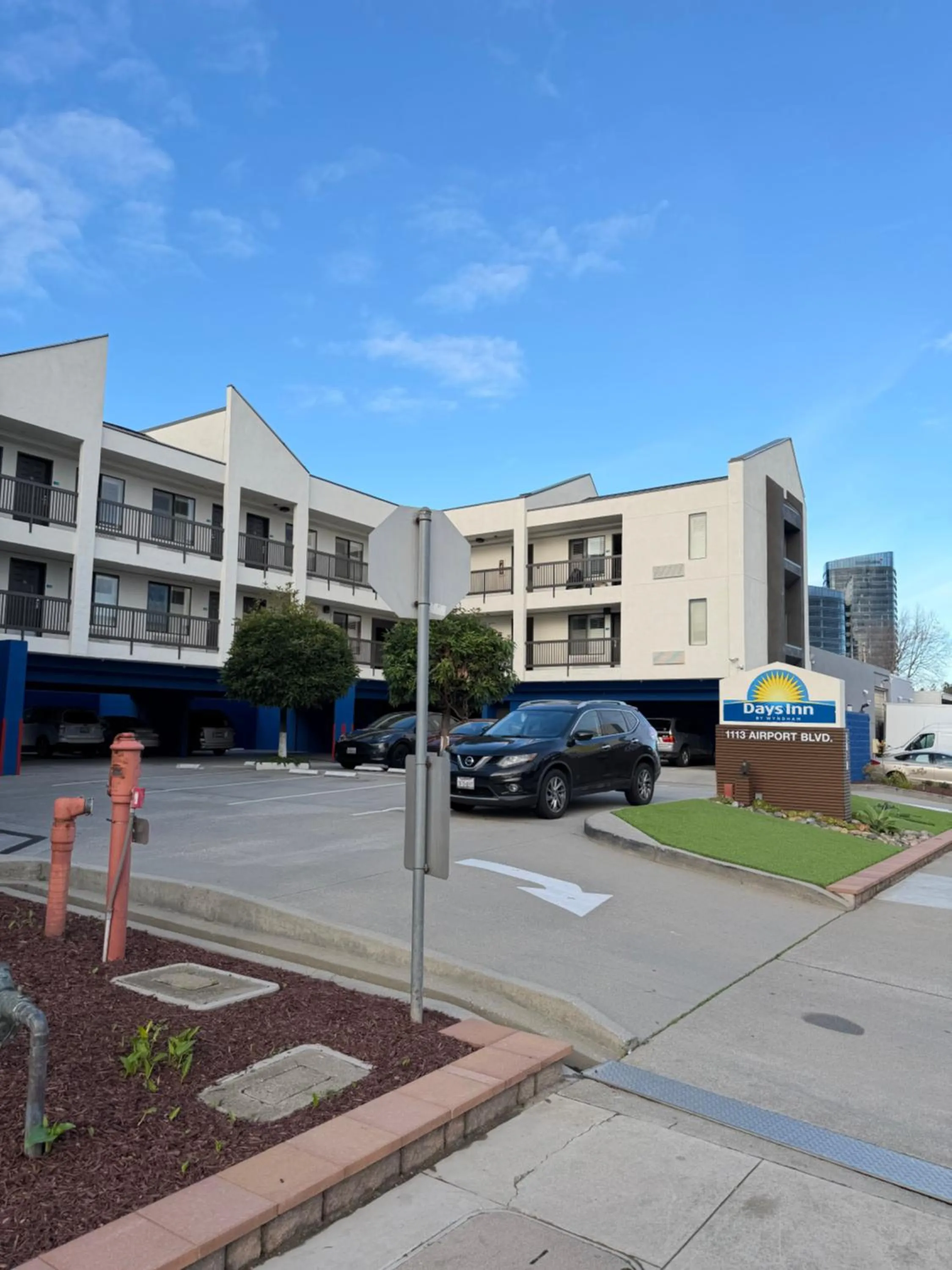 Property building in Days Inn by Wyndham San Francisco S/Oyster Point Airport