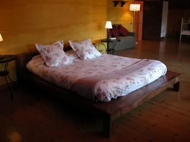 Photo of the whole room, Bed in Masia Vista Hermosa