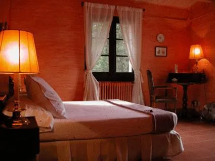 Photo of the whole room, Bed in Masia Vista Hermosa