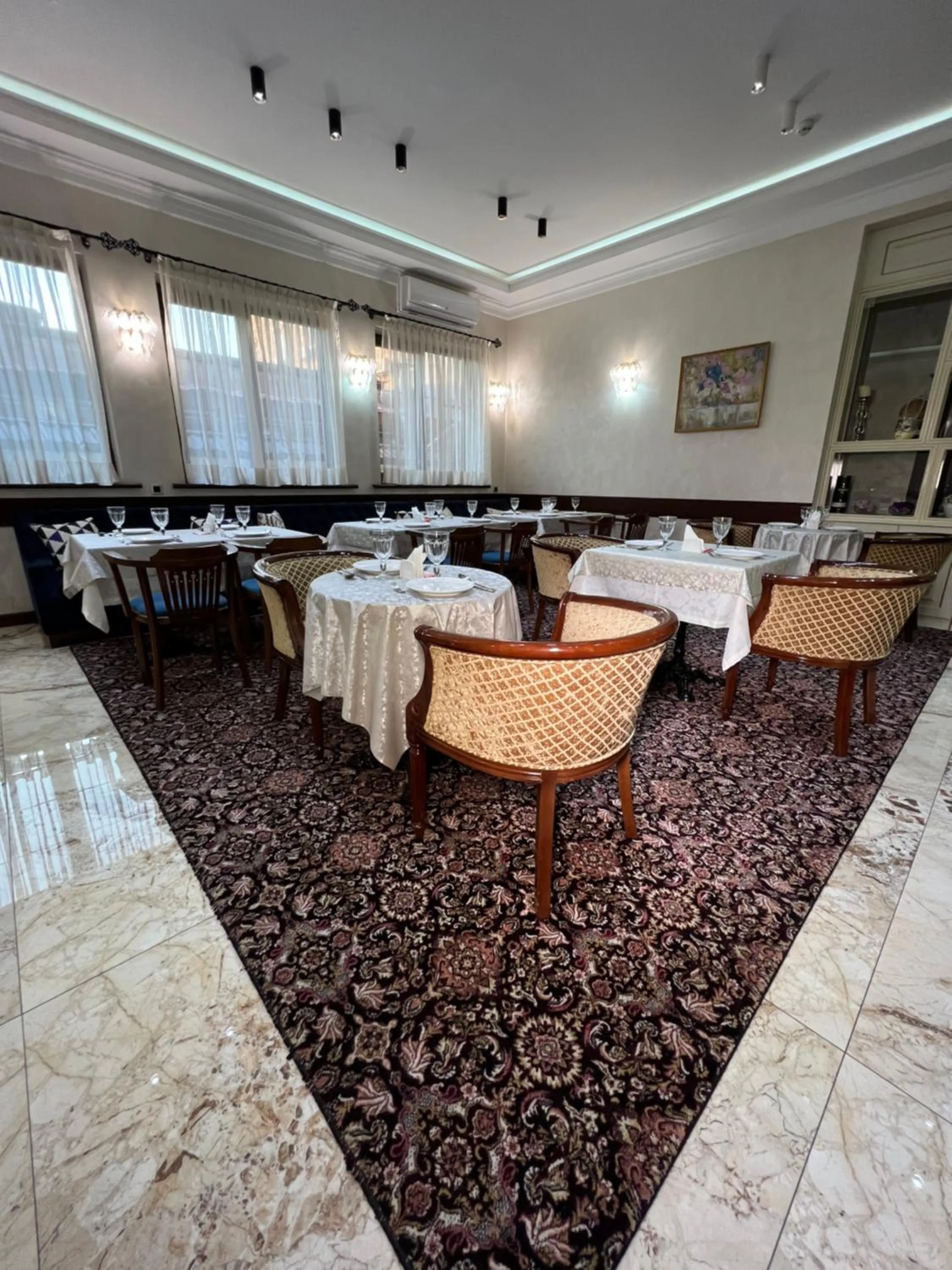 Restaurant/places to eat in Palace Hotel Tashkent