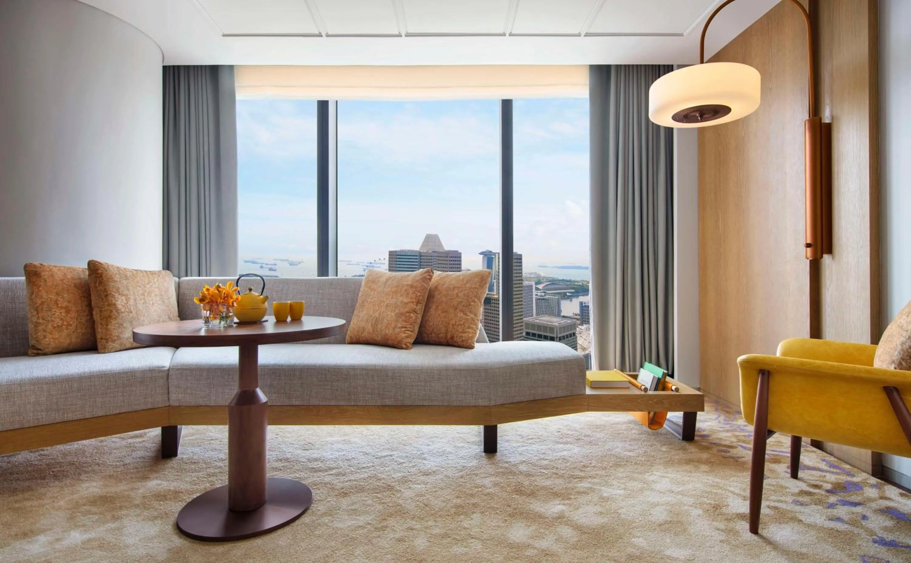Living room in Andaz Singapore, By Hyatt