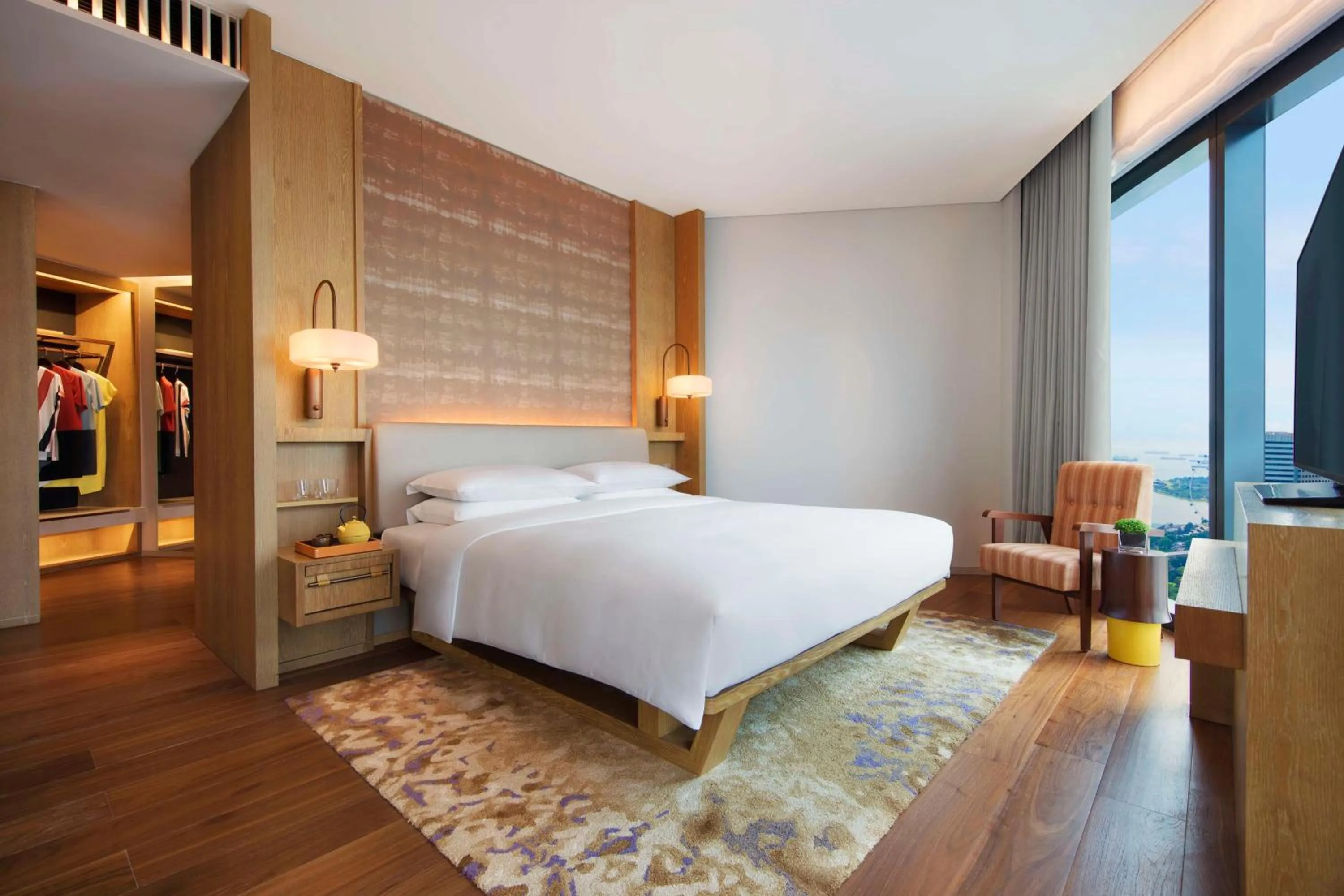 Photo of the whole room, Bed in Andaz Singapore, By Hyatt