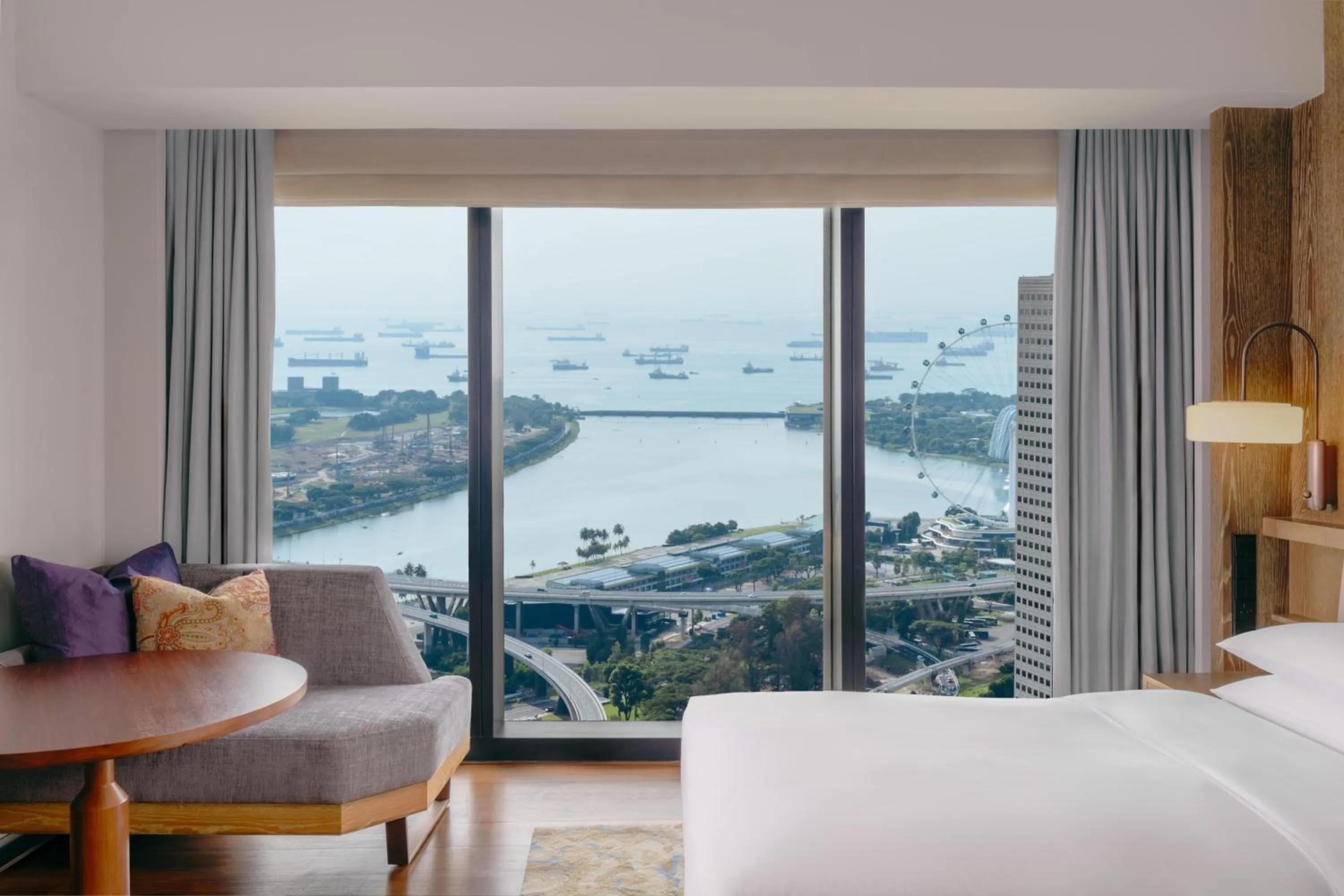 City view, Bed in Andaz Singapore, By Hyatt