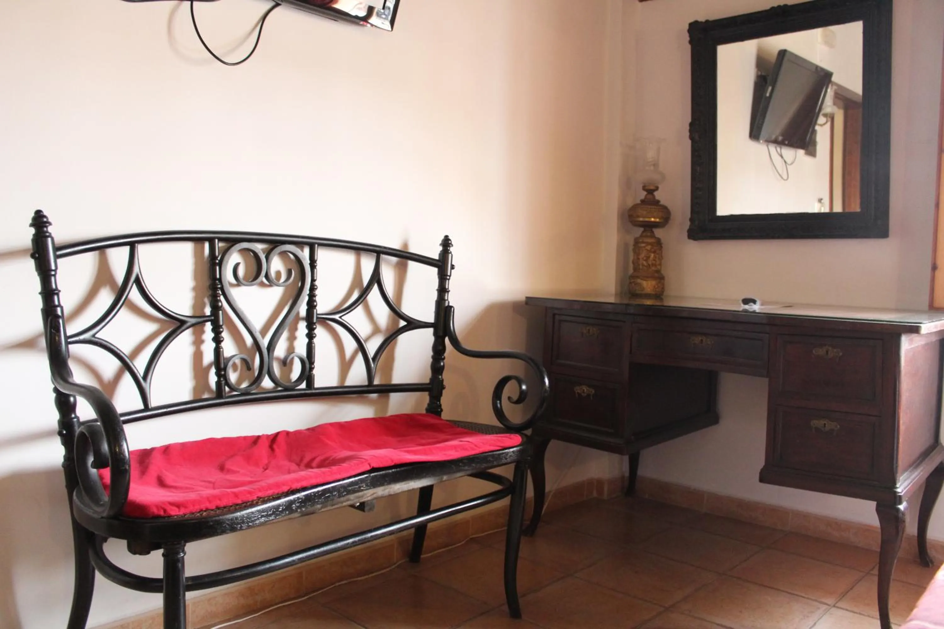 Living room, Bed in Hotel La Villa