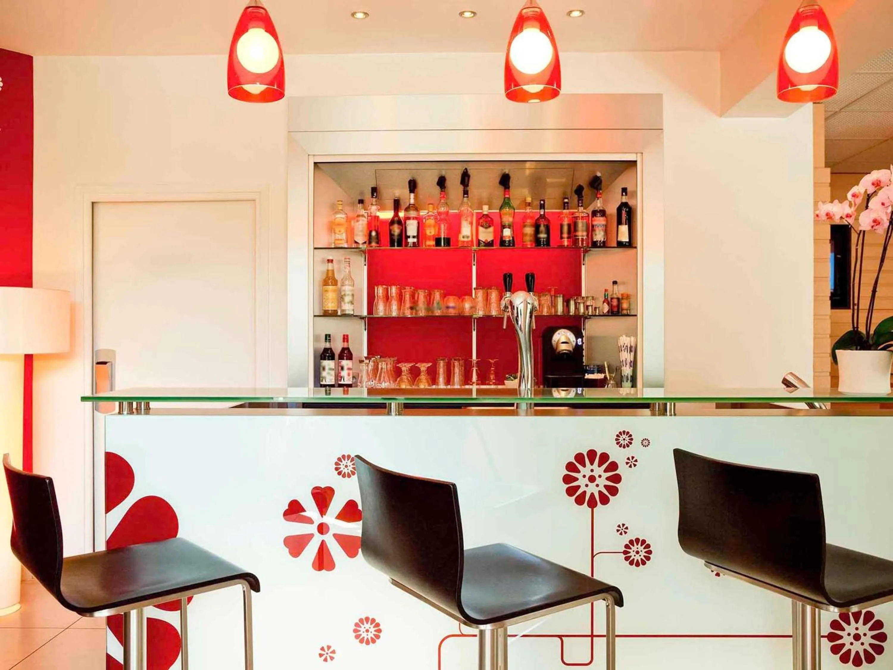 Property building in ibis Senlis