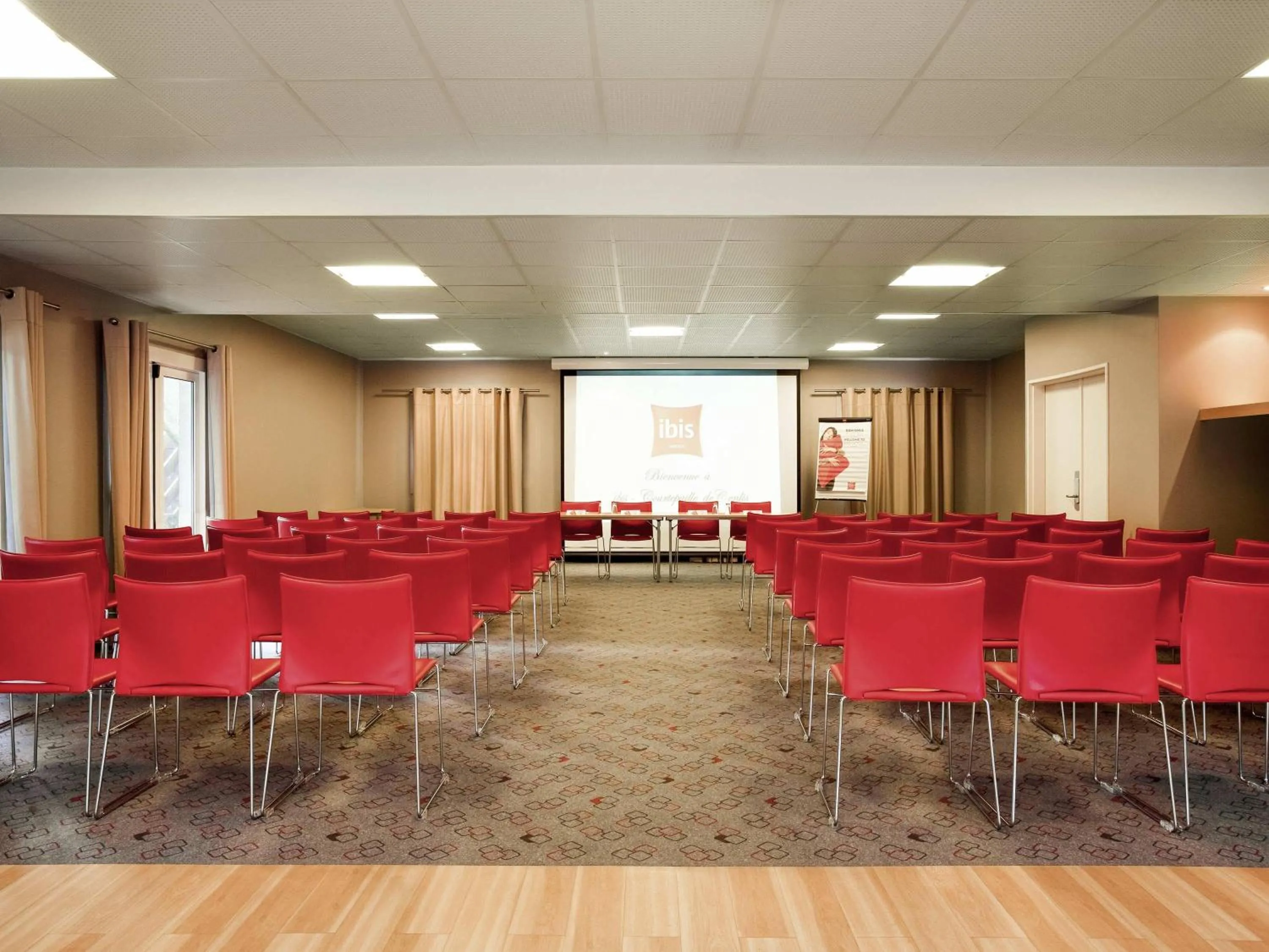 Meeting/conference room in ibis Senlis