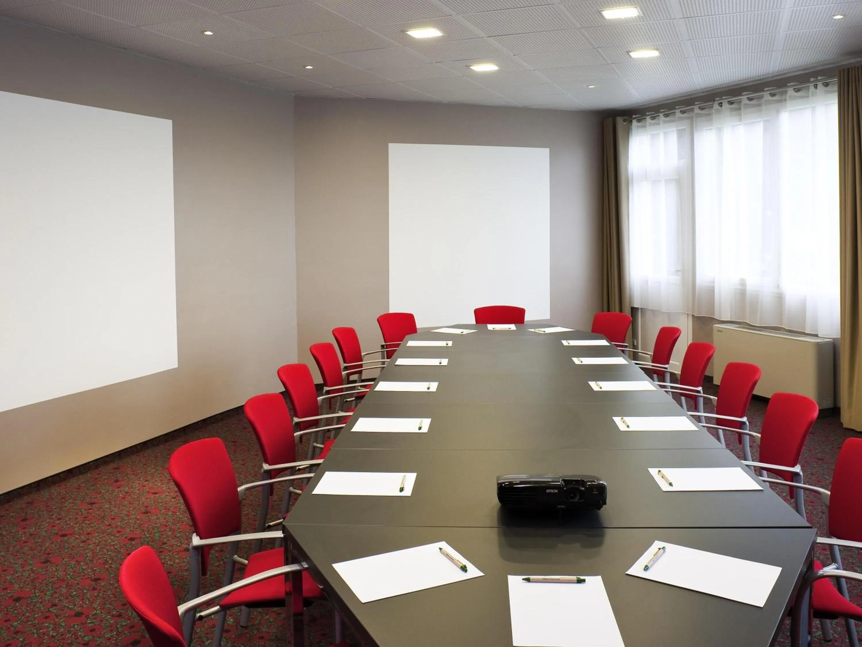 Meeting/conference room in ibis Senlis