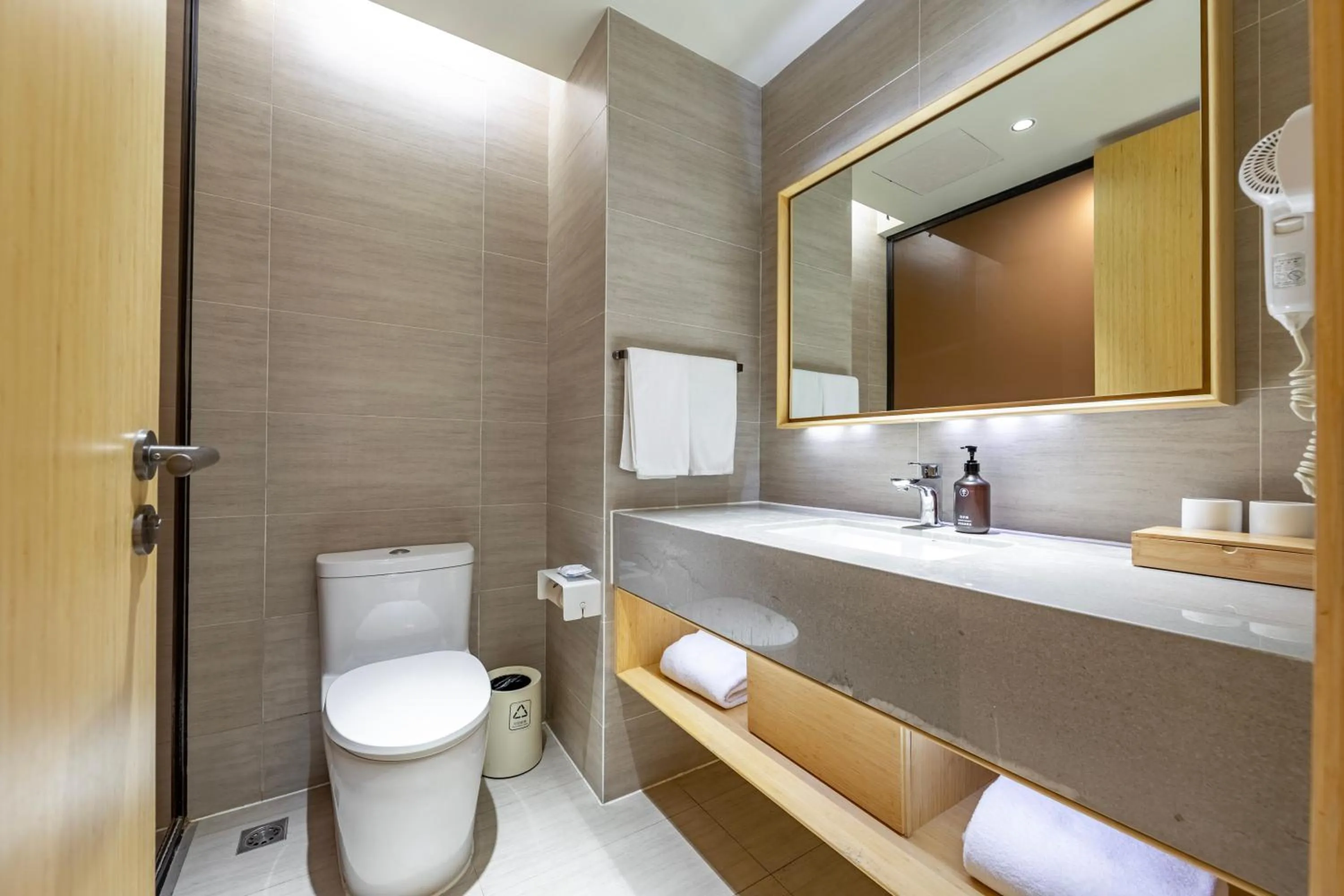 Shower in JI Hotel Shanghai Jinqiao