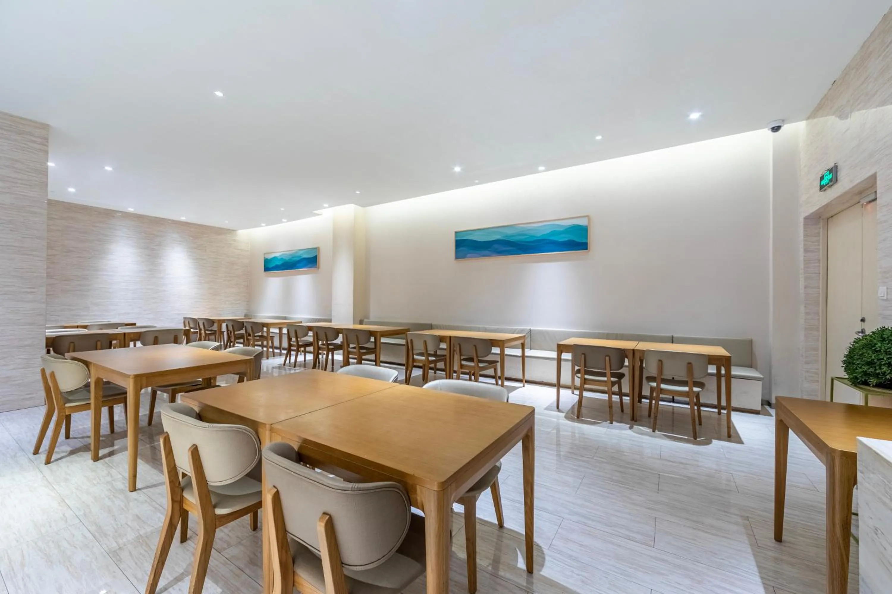 Restaurant/places to eat in JI Hotel Shanghai Jinqiao