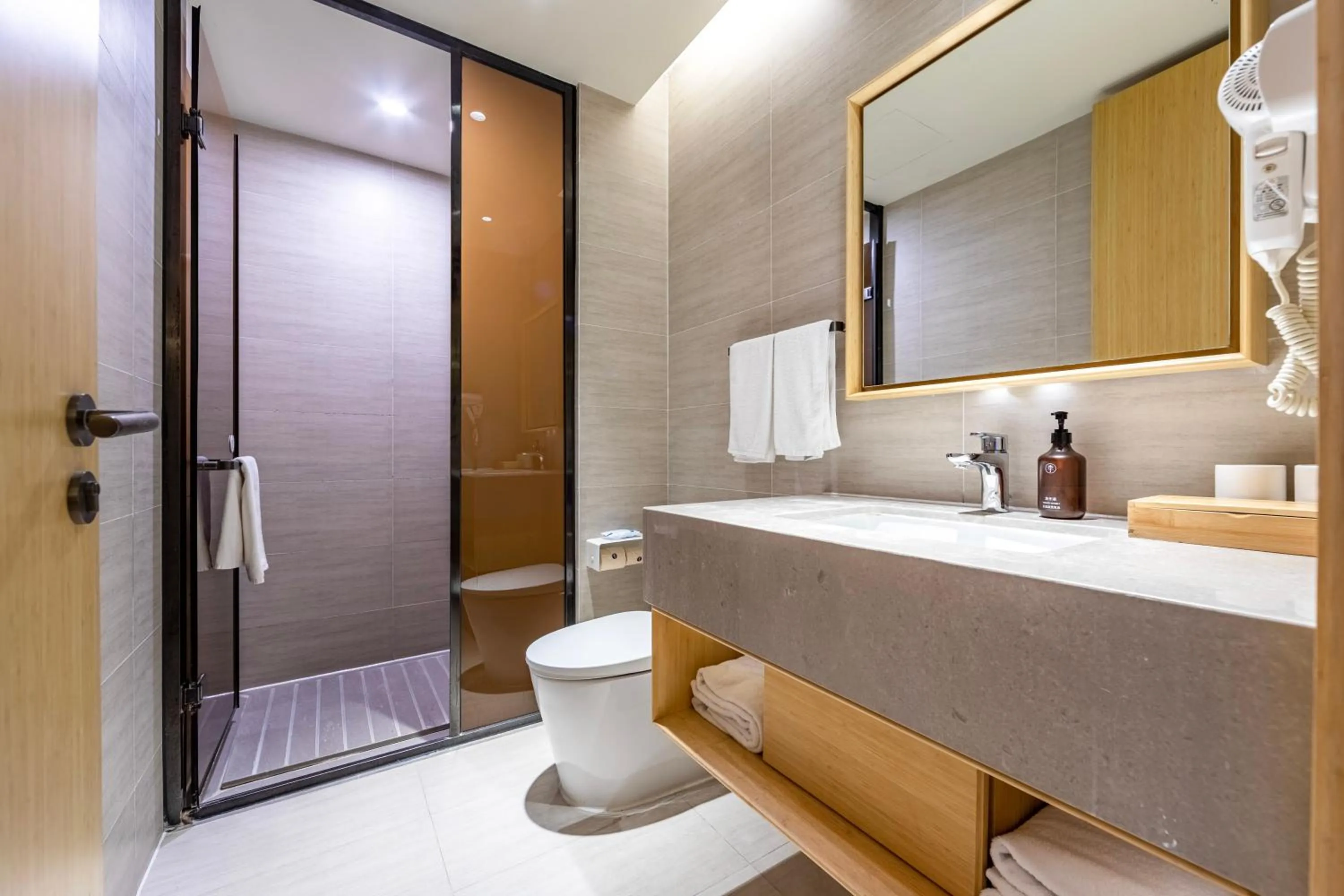 Shower in JI Hotel Shanghai Jinqiao