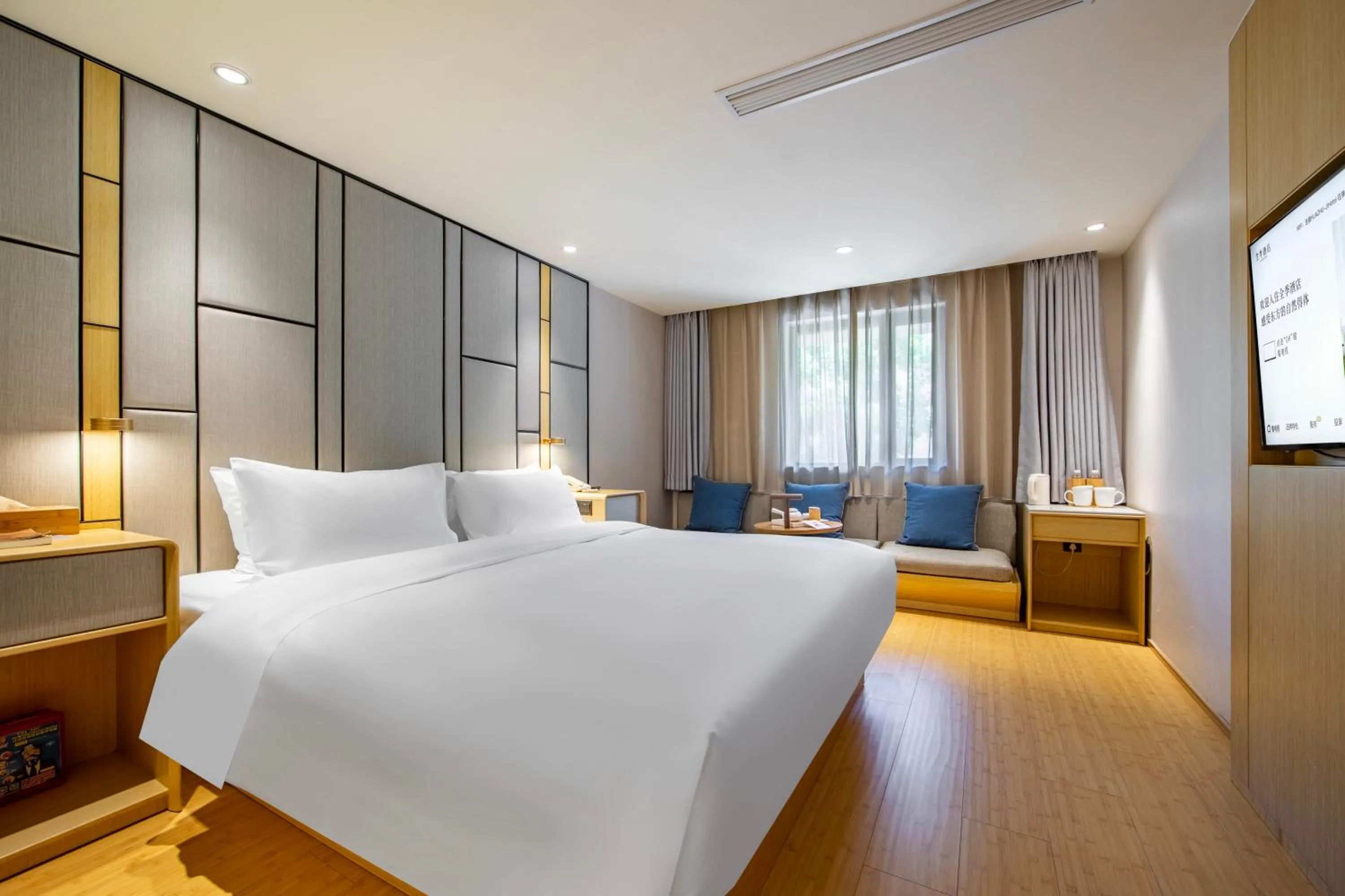 Photo of the whole room, Bed in JI Hotel Shanghai Jinqiao International Commercial Plaza