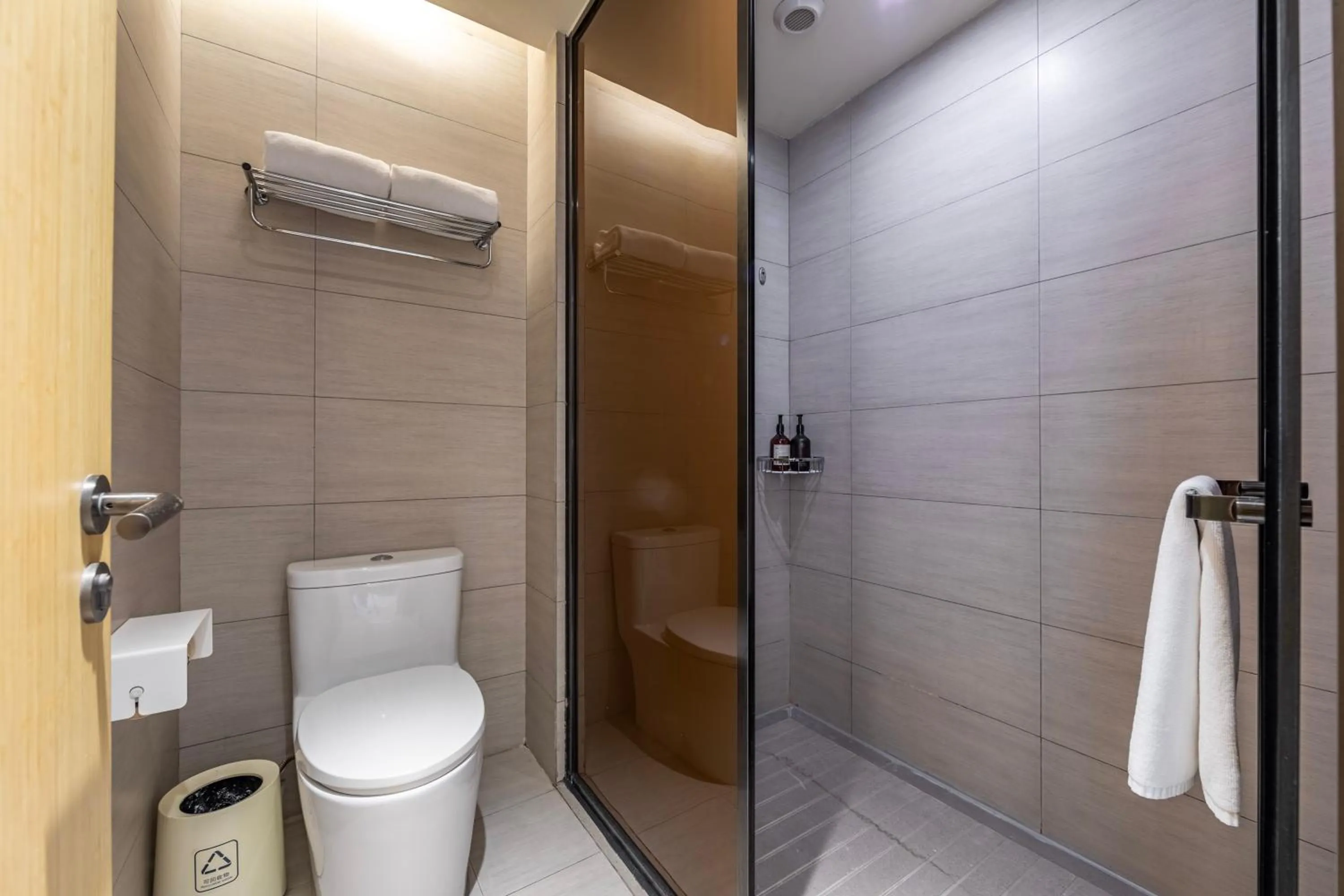 Shower in JI Hotel Shanghai Jinqiao International Commercial Plaza