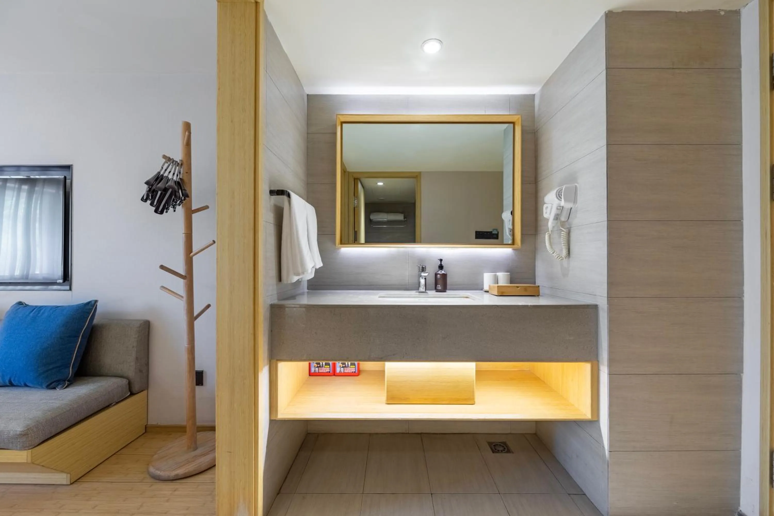 Photo of the whole room, Bed in JI Hotel Shanghai Jinqiao International Commercial Plaza