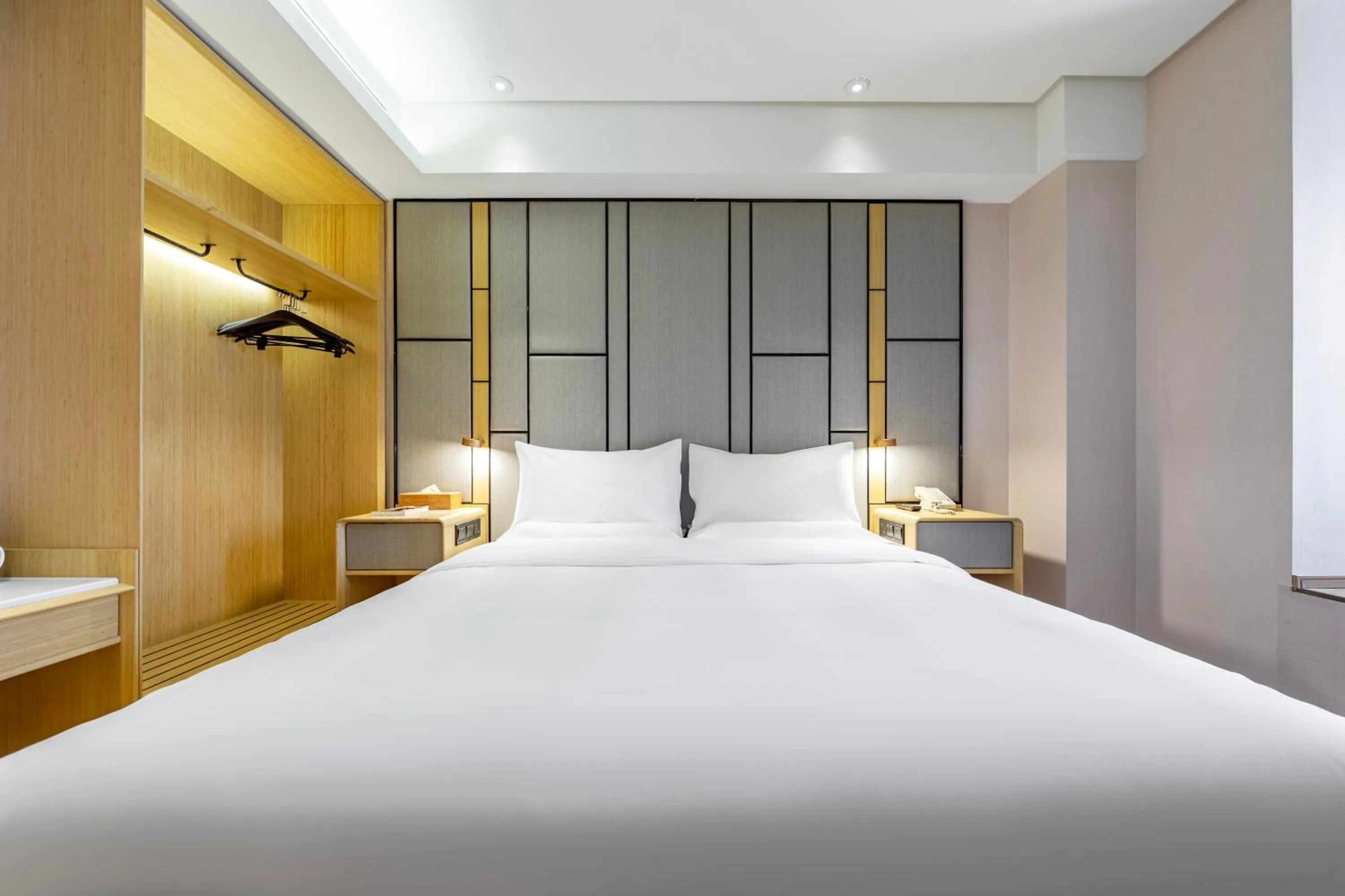 Photo of the whole room, Bed in JI Hotel Shanghai Jinqiao International Commercial Plaza