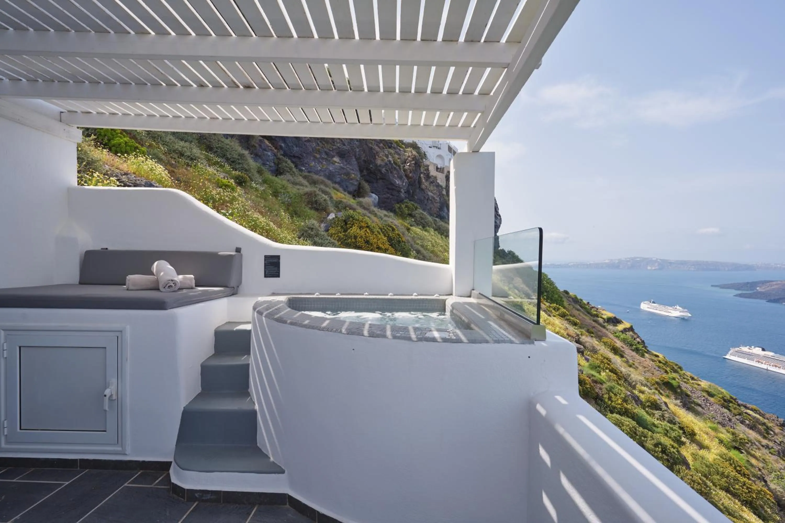 Hot Tub in Agali Houses