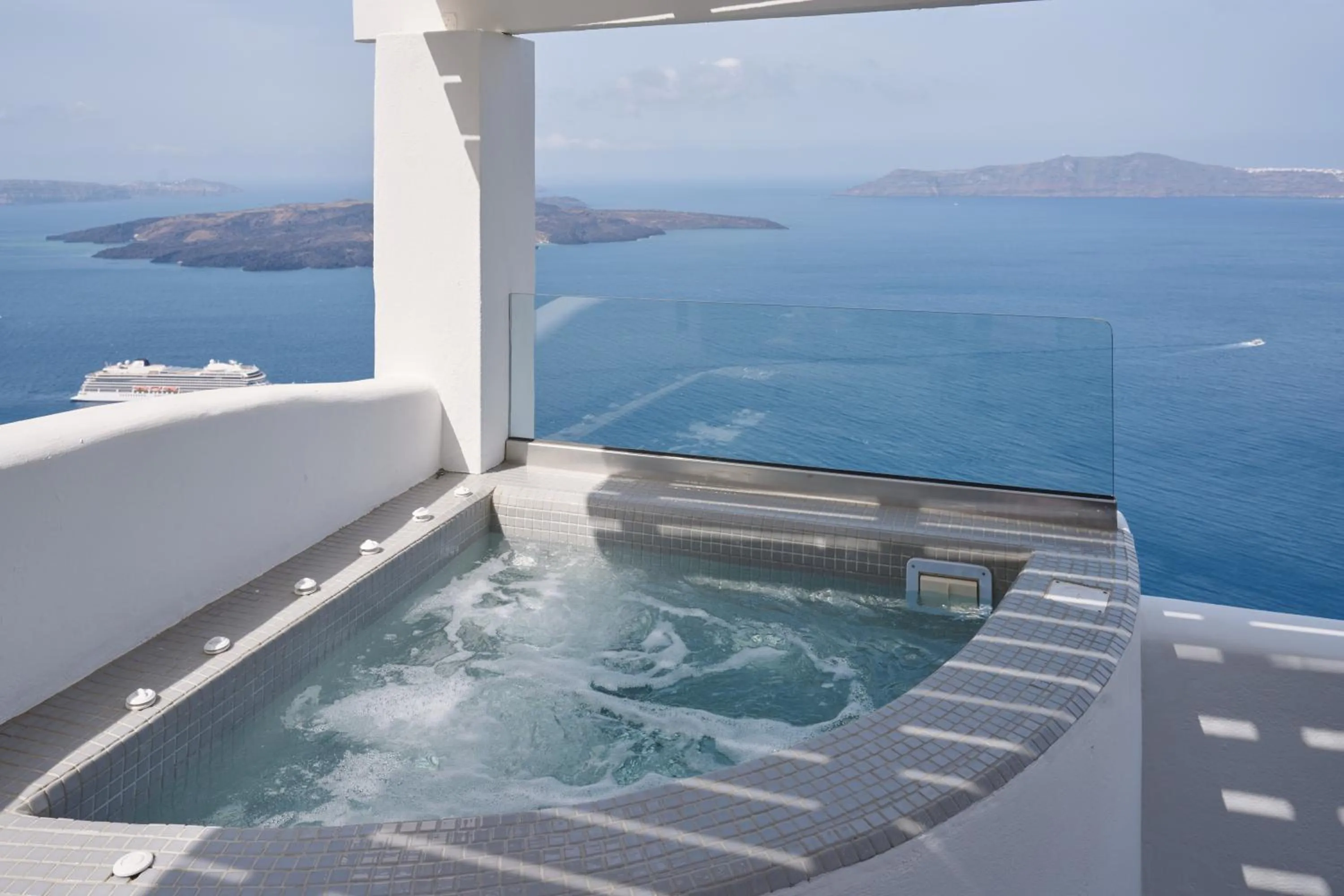 Hot Tub in Agali Houses