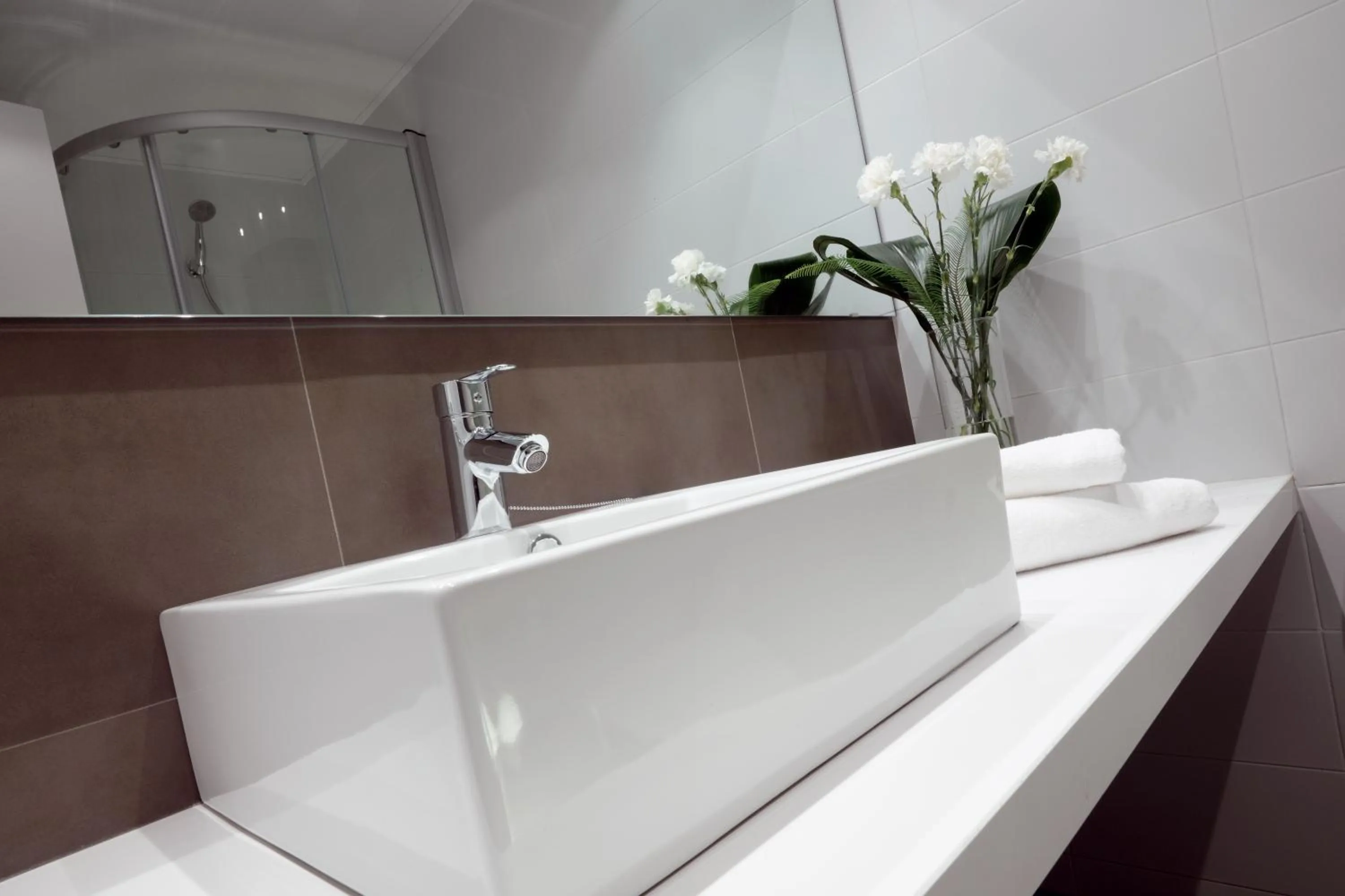 Bathroom in 08028 Apartments