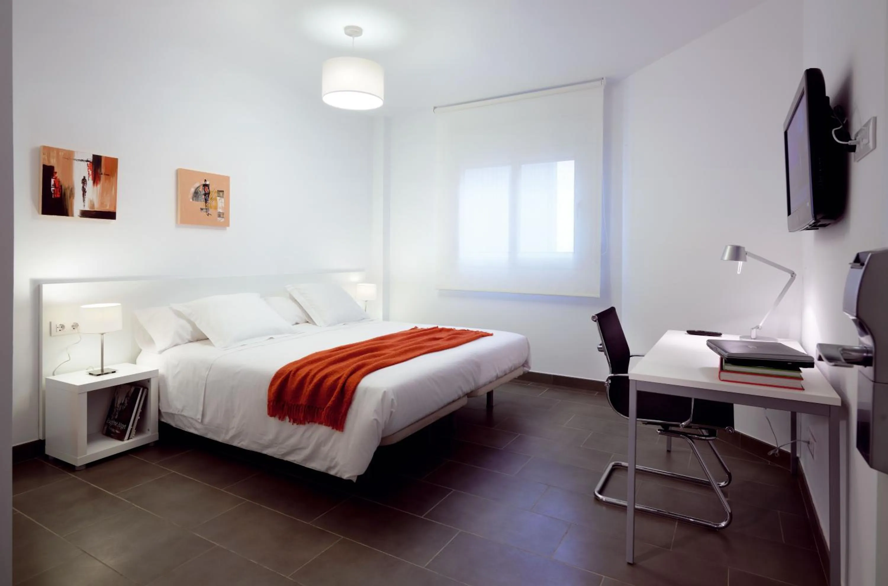 Photo of the whole room, Bed in 08028 Apartments