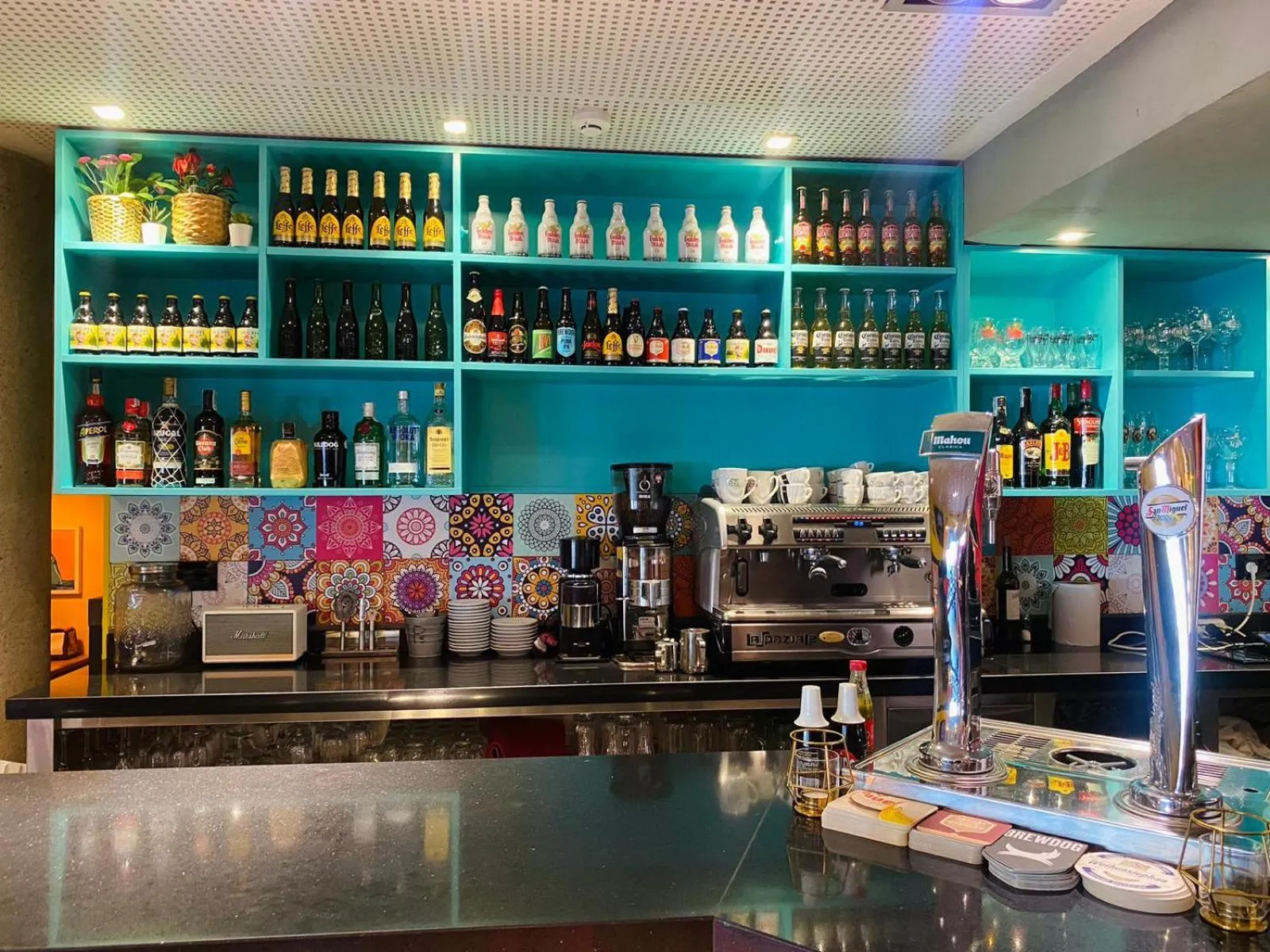 Restaurant/places to eat in 08028 Apartments