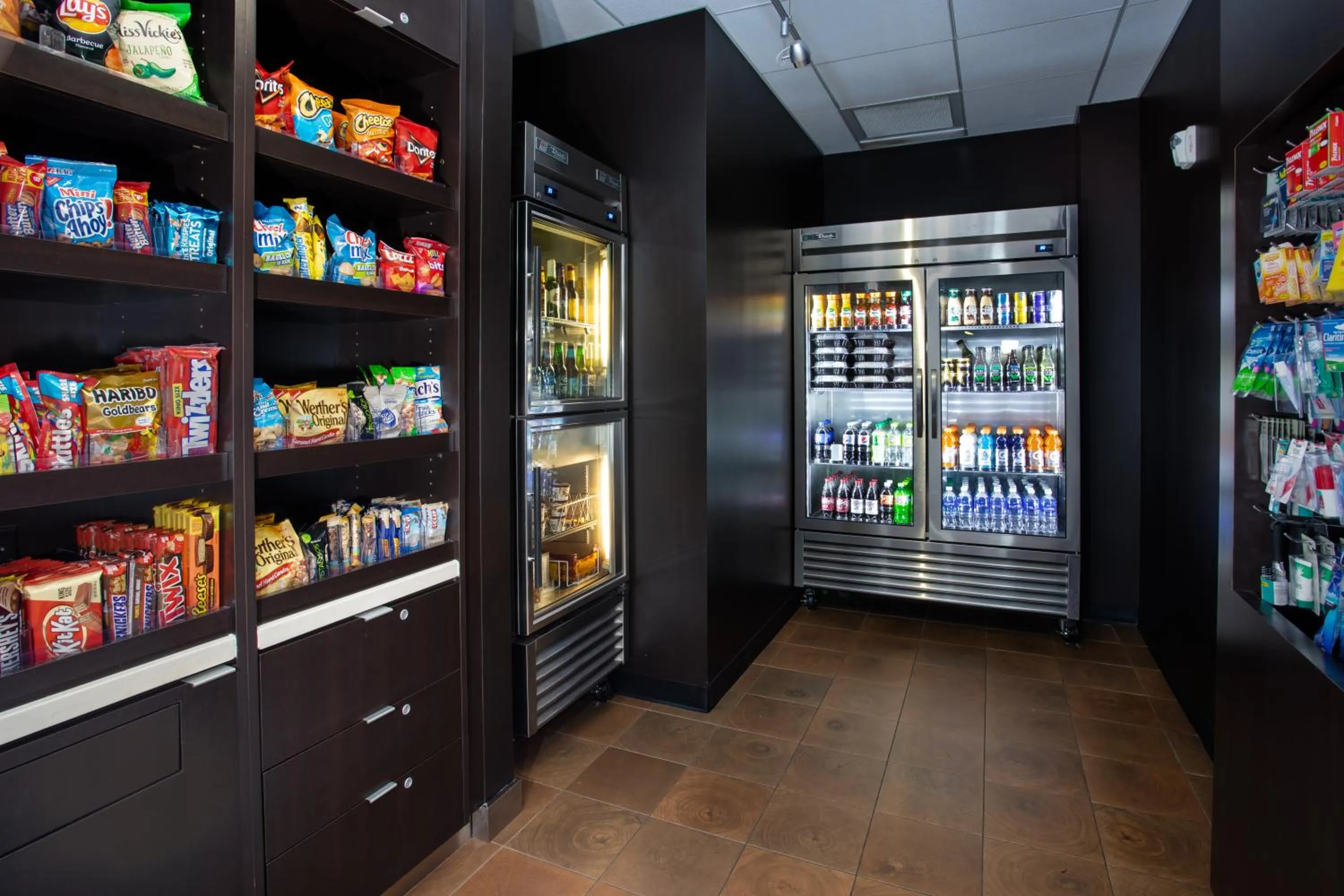 Shopping Area in Courtyard by Marriott Dallas Flower Mound