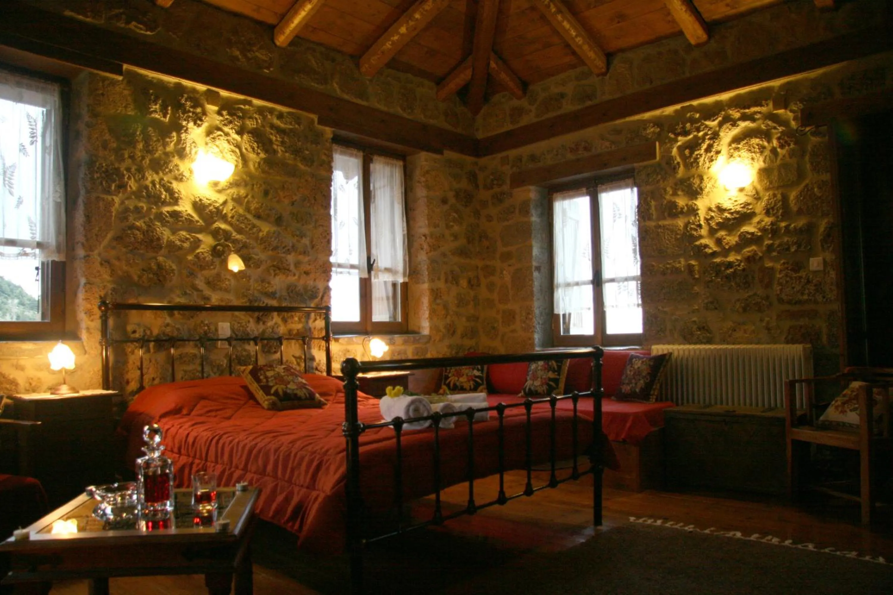 Bed in Pigi Tarlampa Hotel