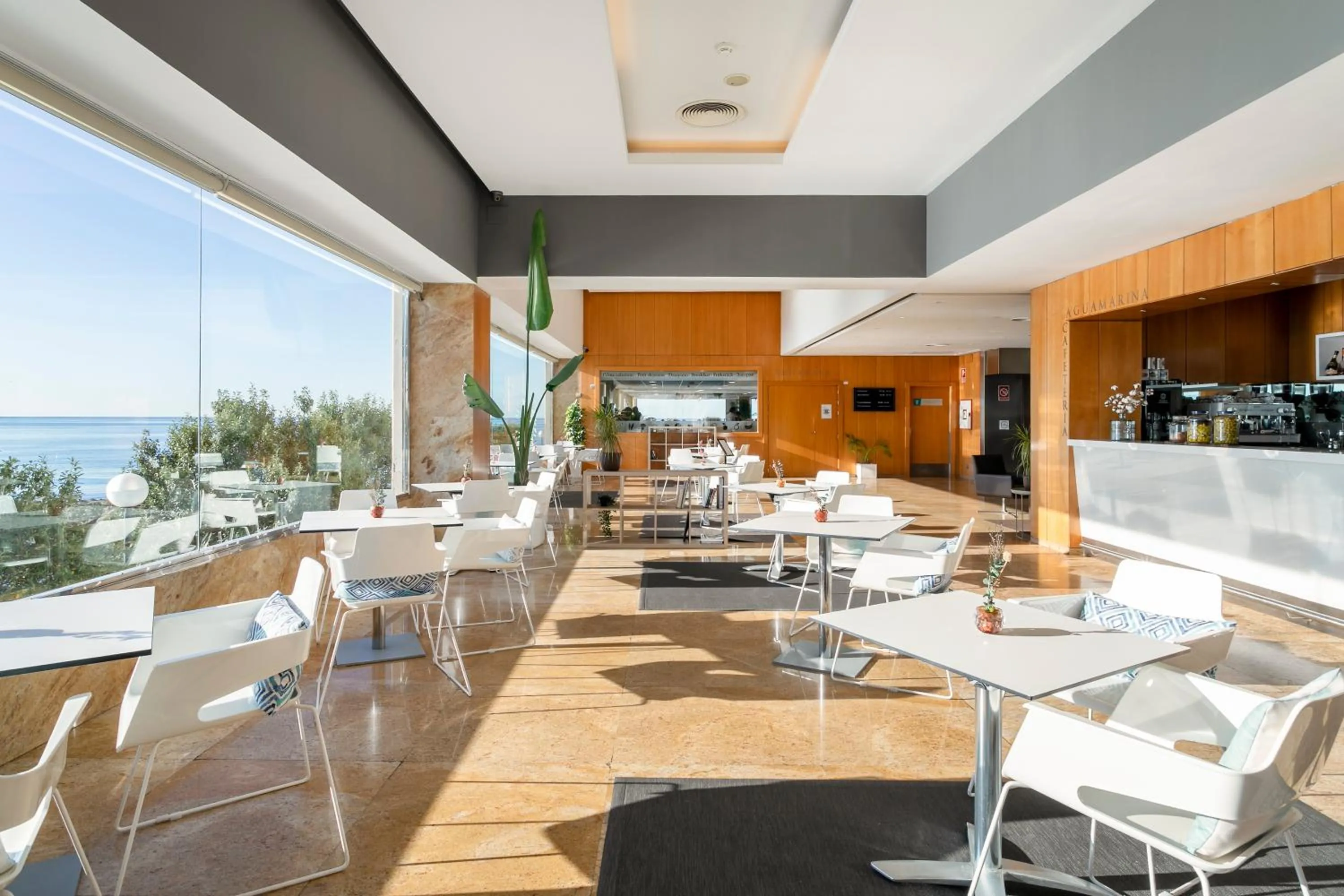 Restaurant/places to eat in Suites del Mar by Melia