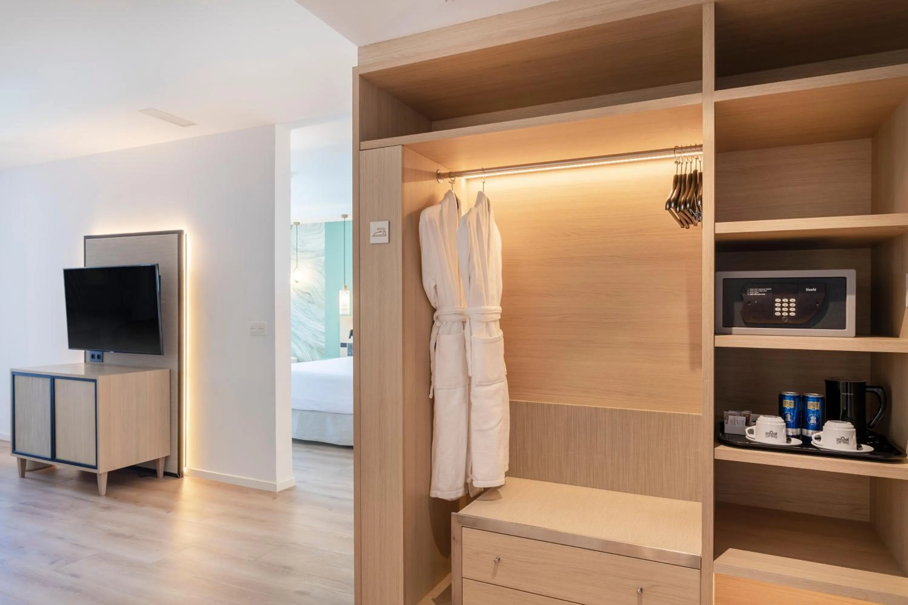 wardrobe in Suites del Mar by Melia