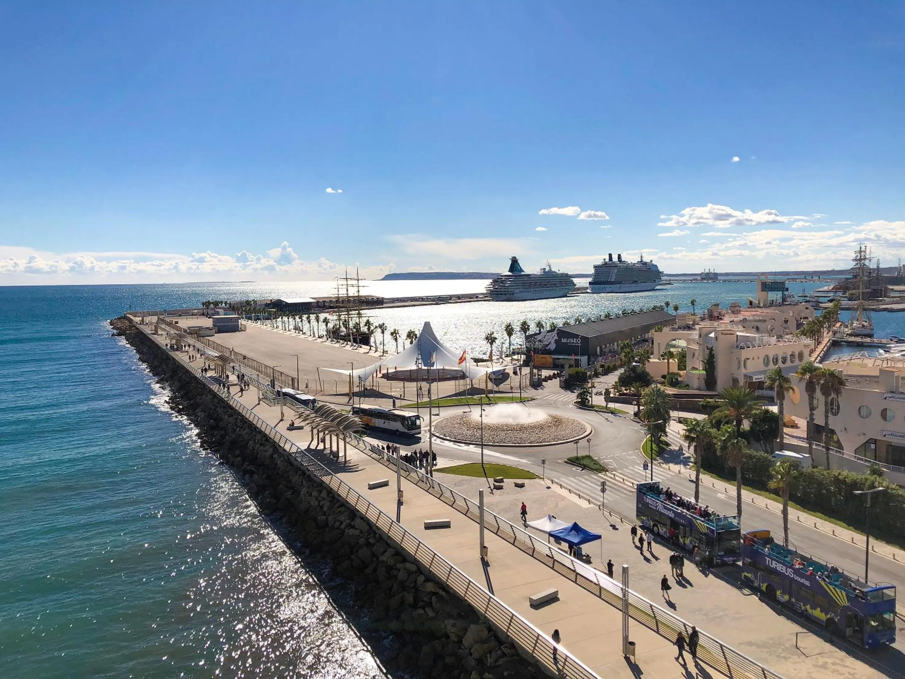 Restaurant/places to eat in Suites del Mar by Melia