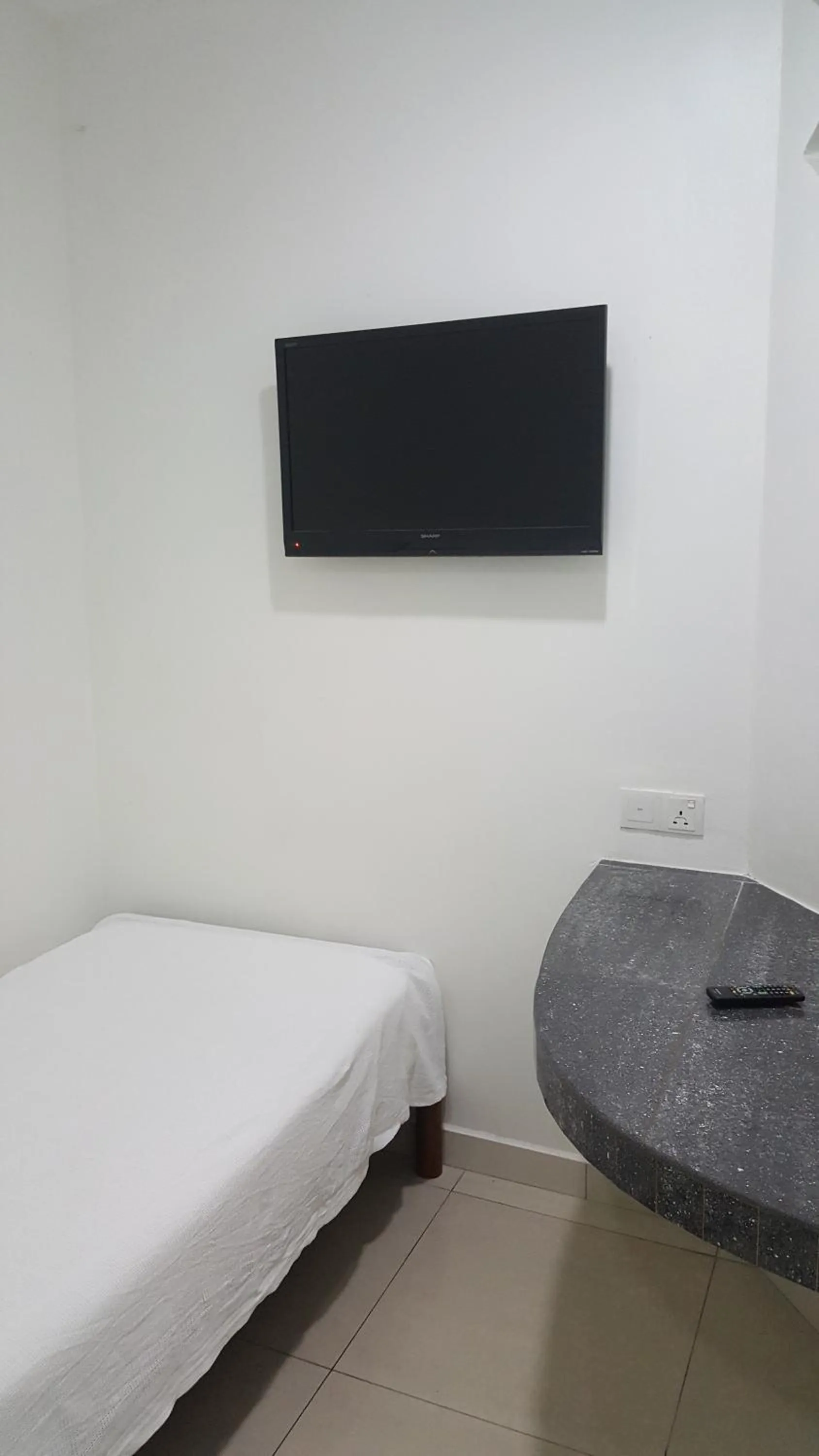 Bed in Hotel Paka INN