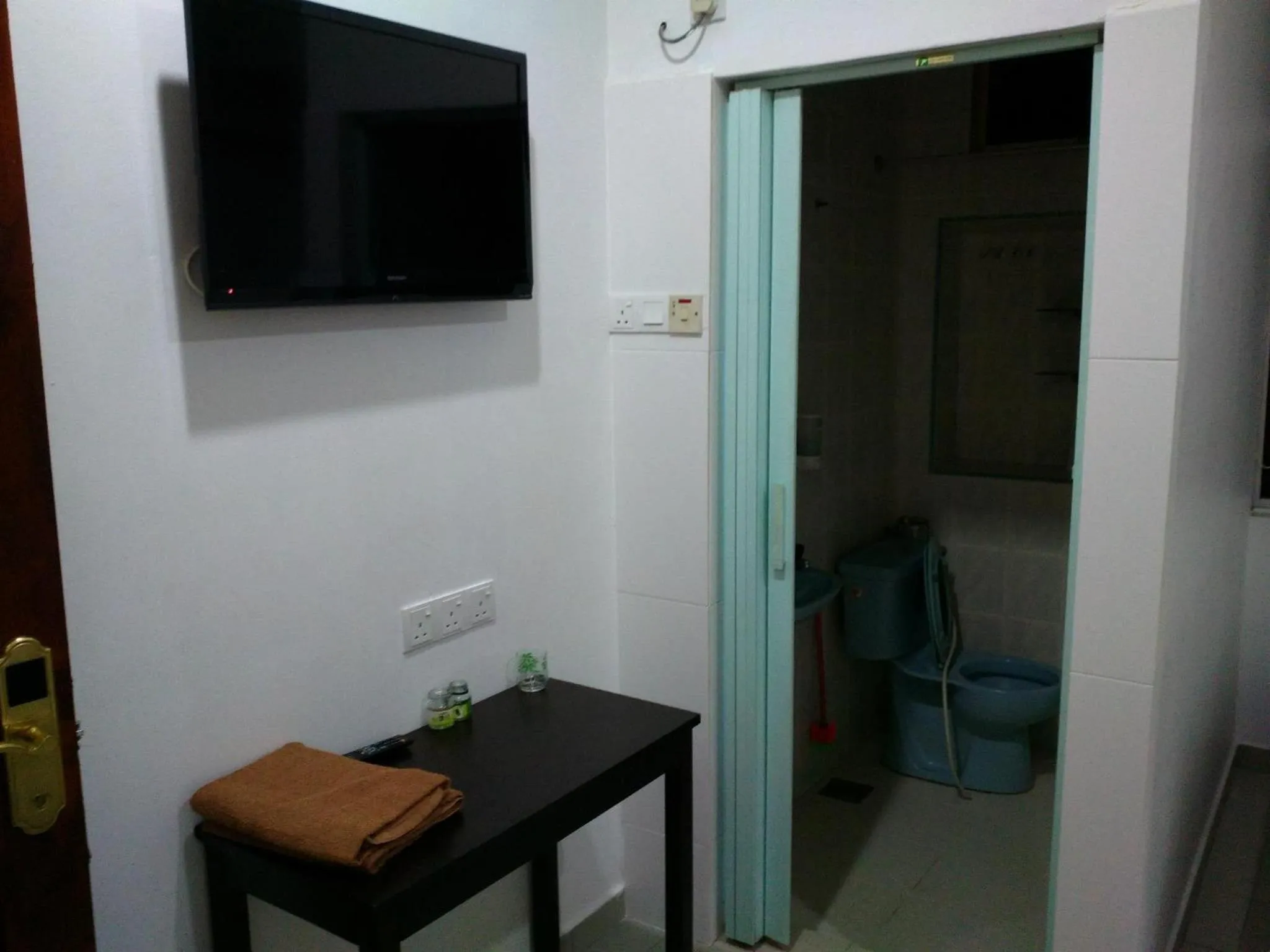 TV and multimedia in Hotel Paka INN