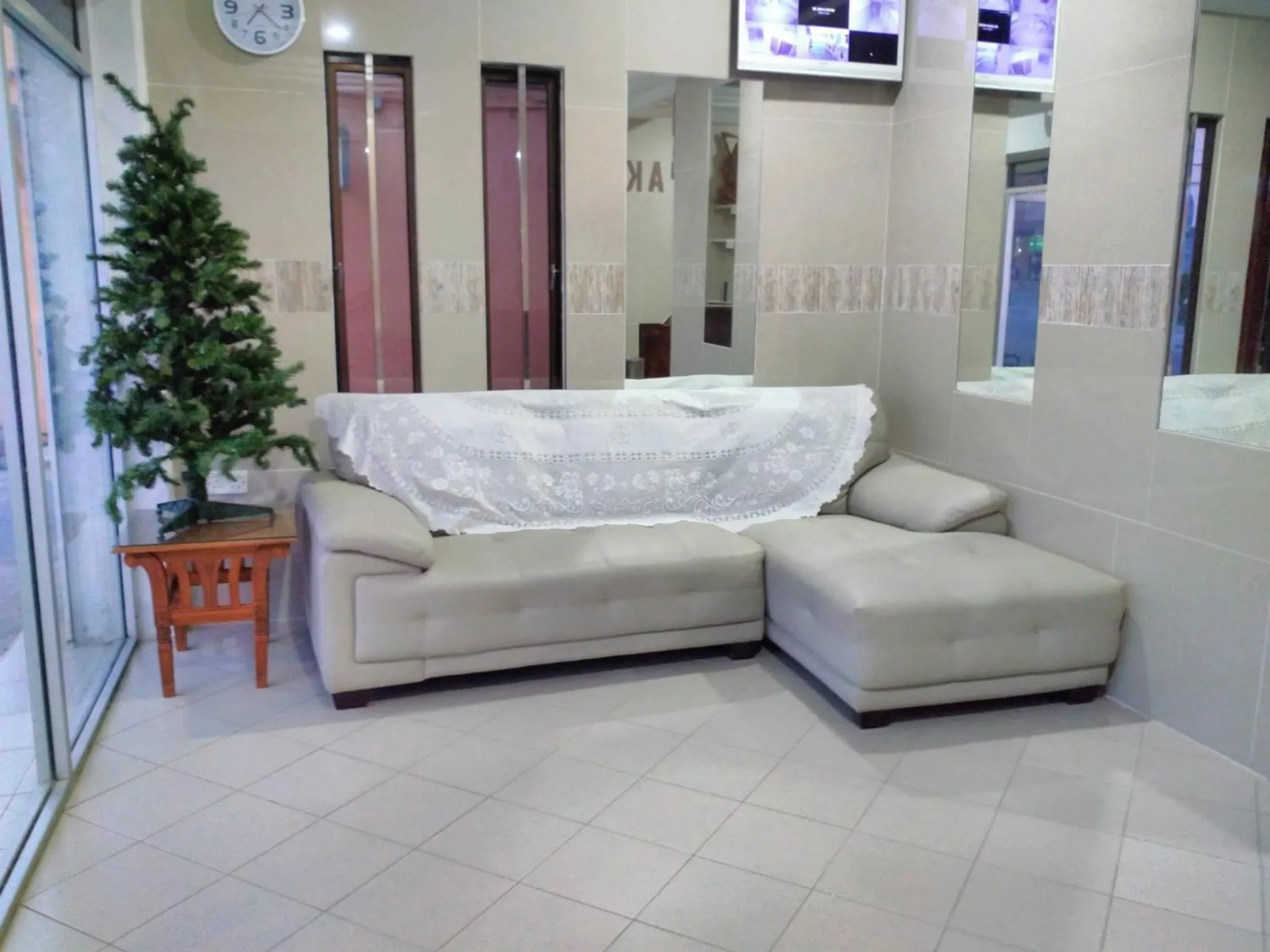 Seating area in Hotel Paka INN