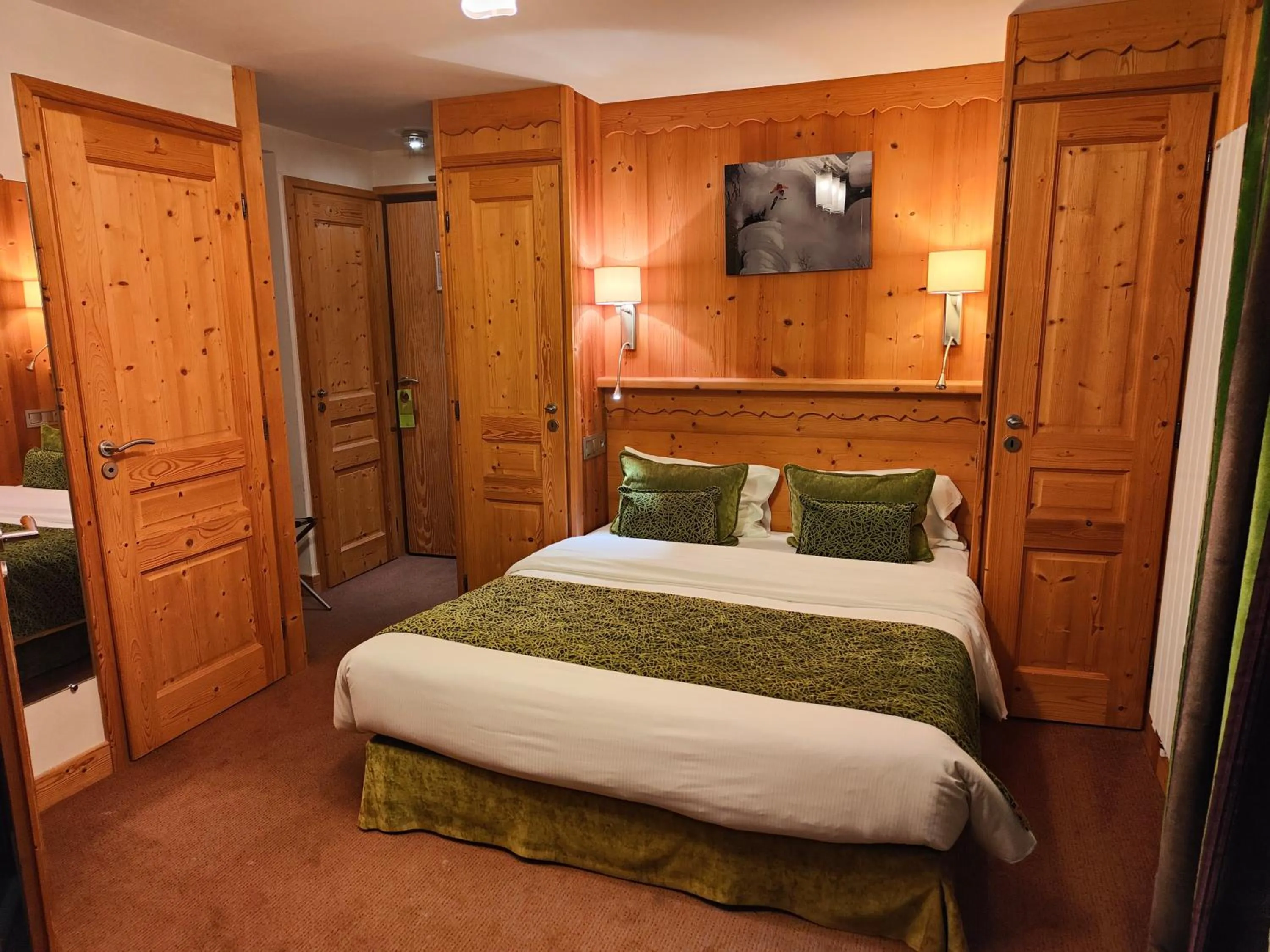 Bed in Aiguille du Midi - Hôtel & Restaurant