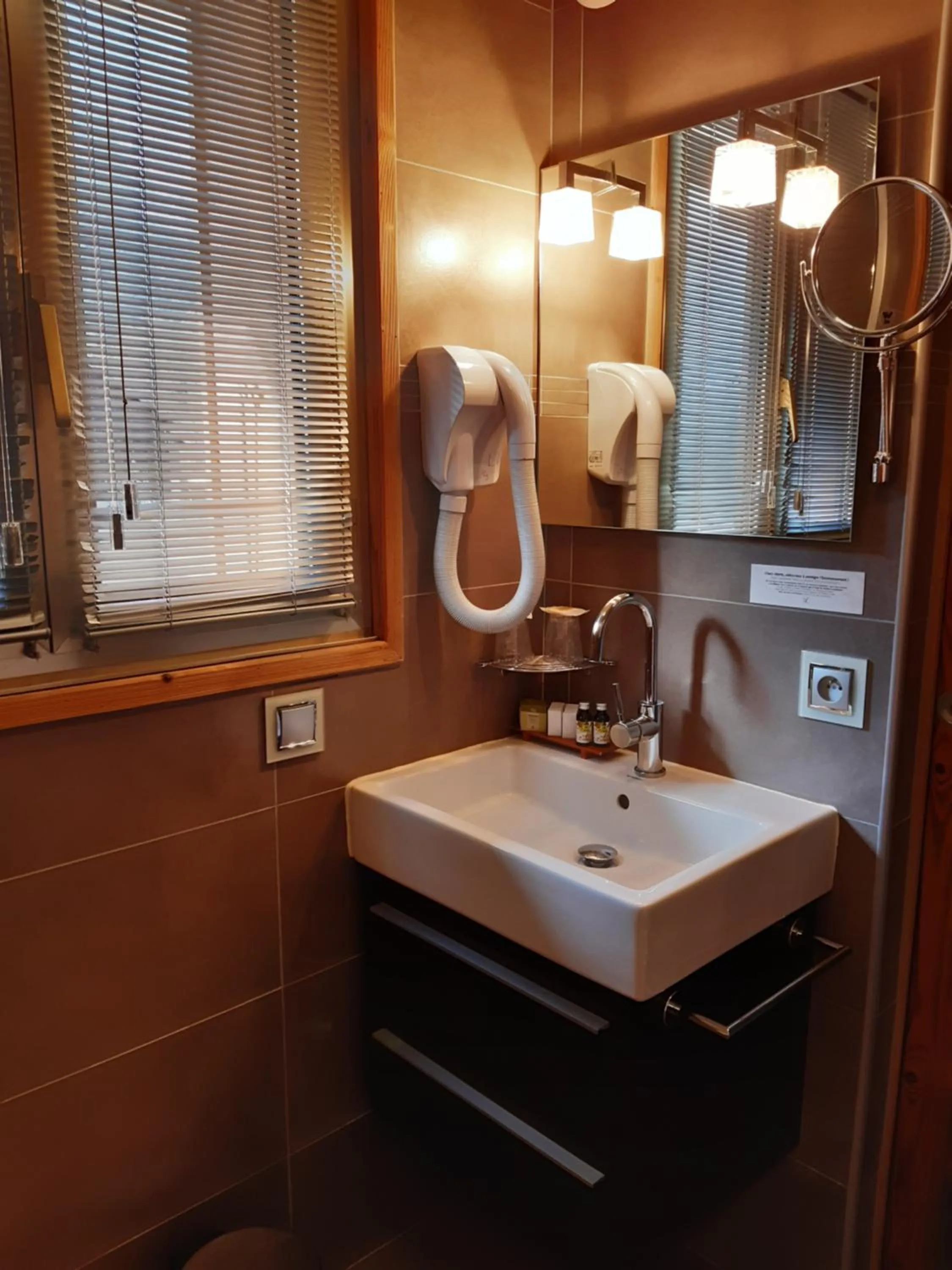 Bathroom in Aiguille du Midi - Hôtel & Restaurant
