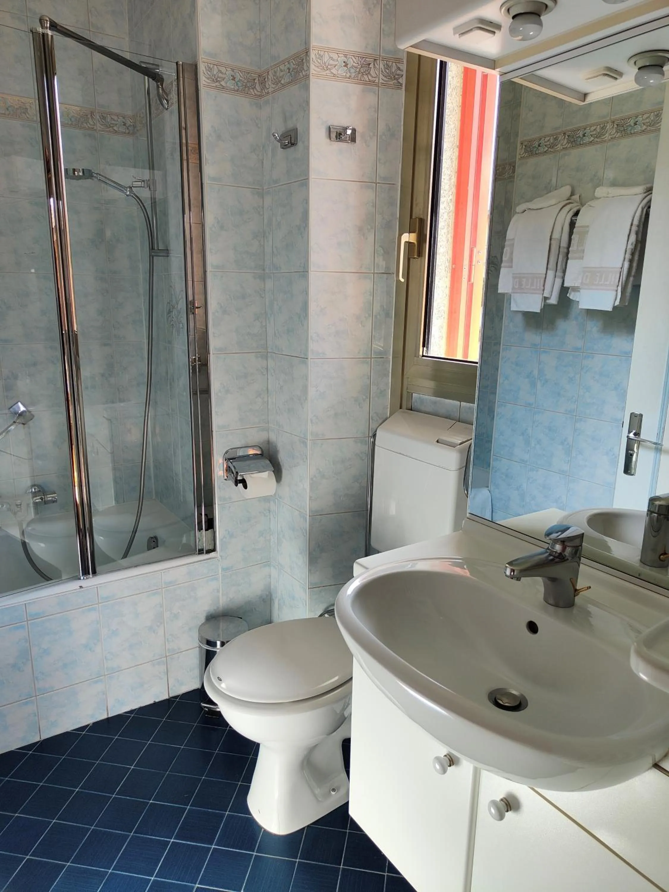 Bathroom in Aiguille du Midi - Hôtel & Restaurant