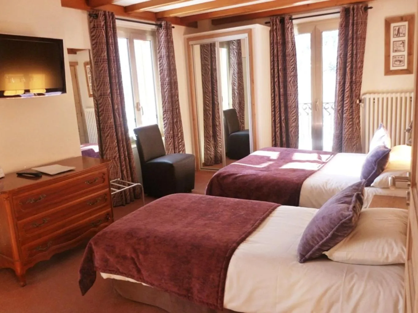 Bed in Aiguille du Midi - Hôtel & Restaurant