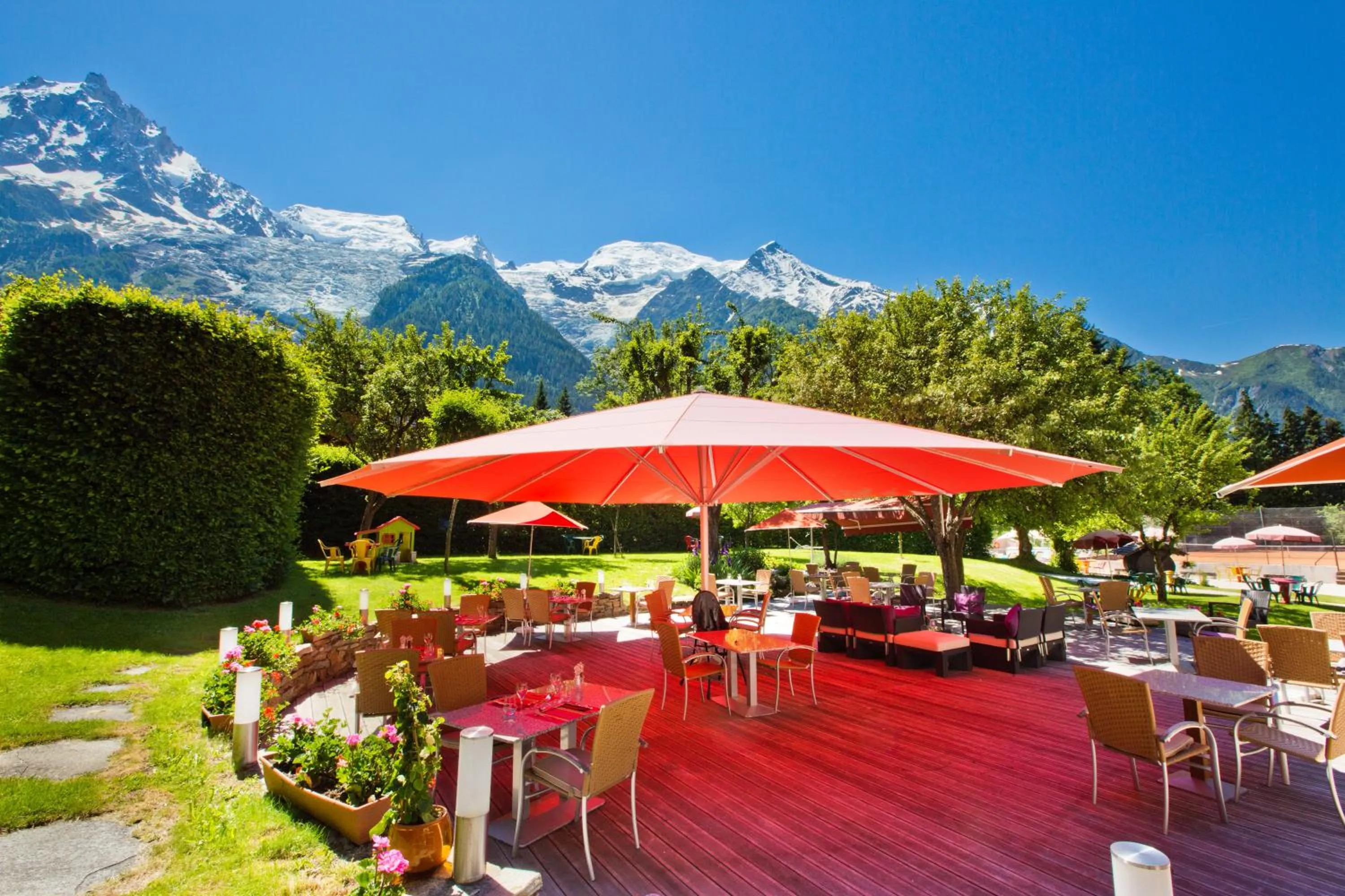 Patio in Aiguille du Midi - Hôtel & Restaurant