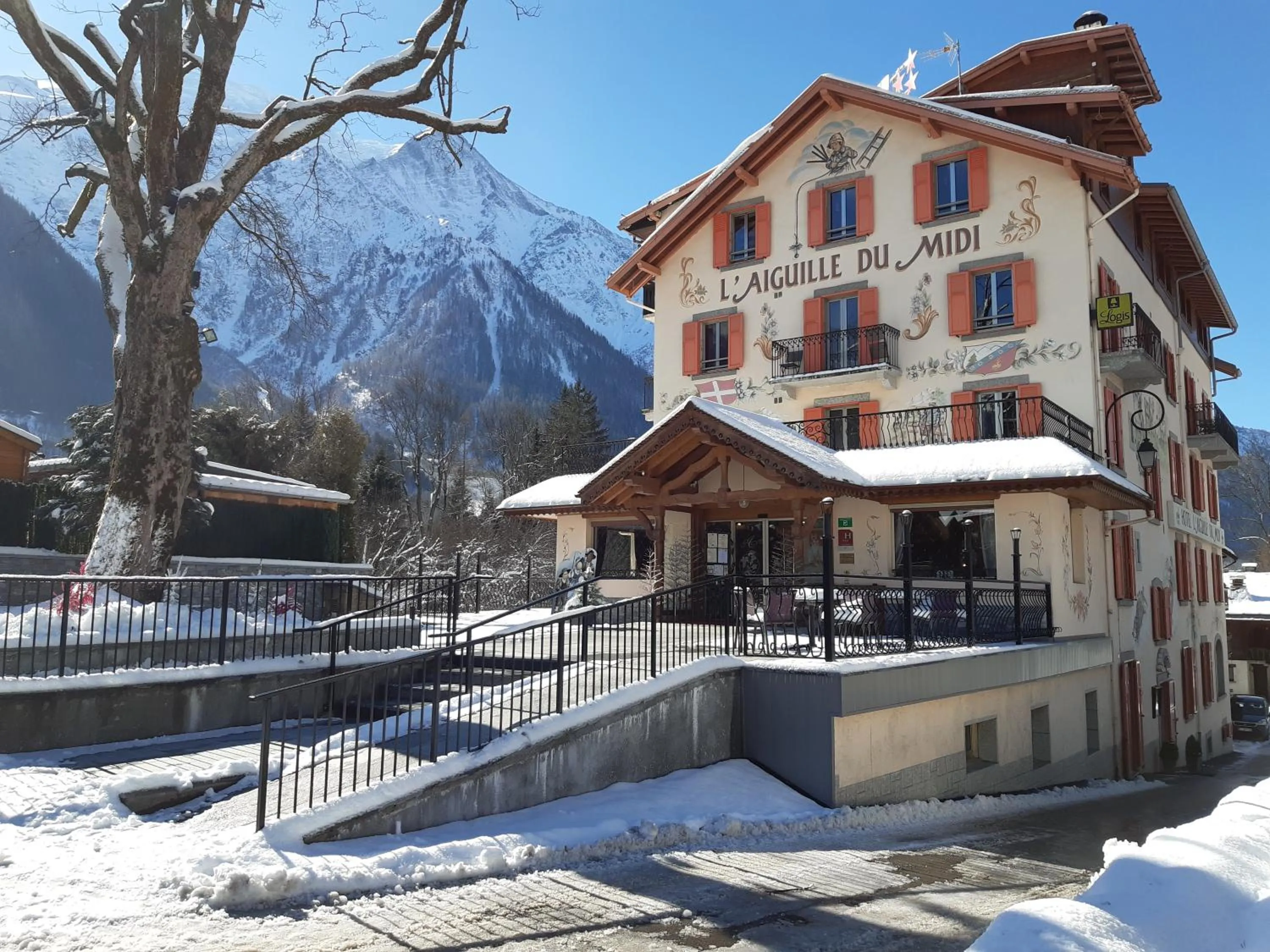 Property building in Aiguille du Midi - Hôtel & Restaurant