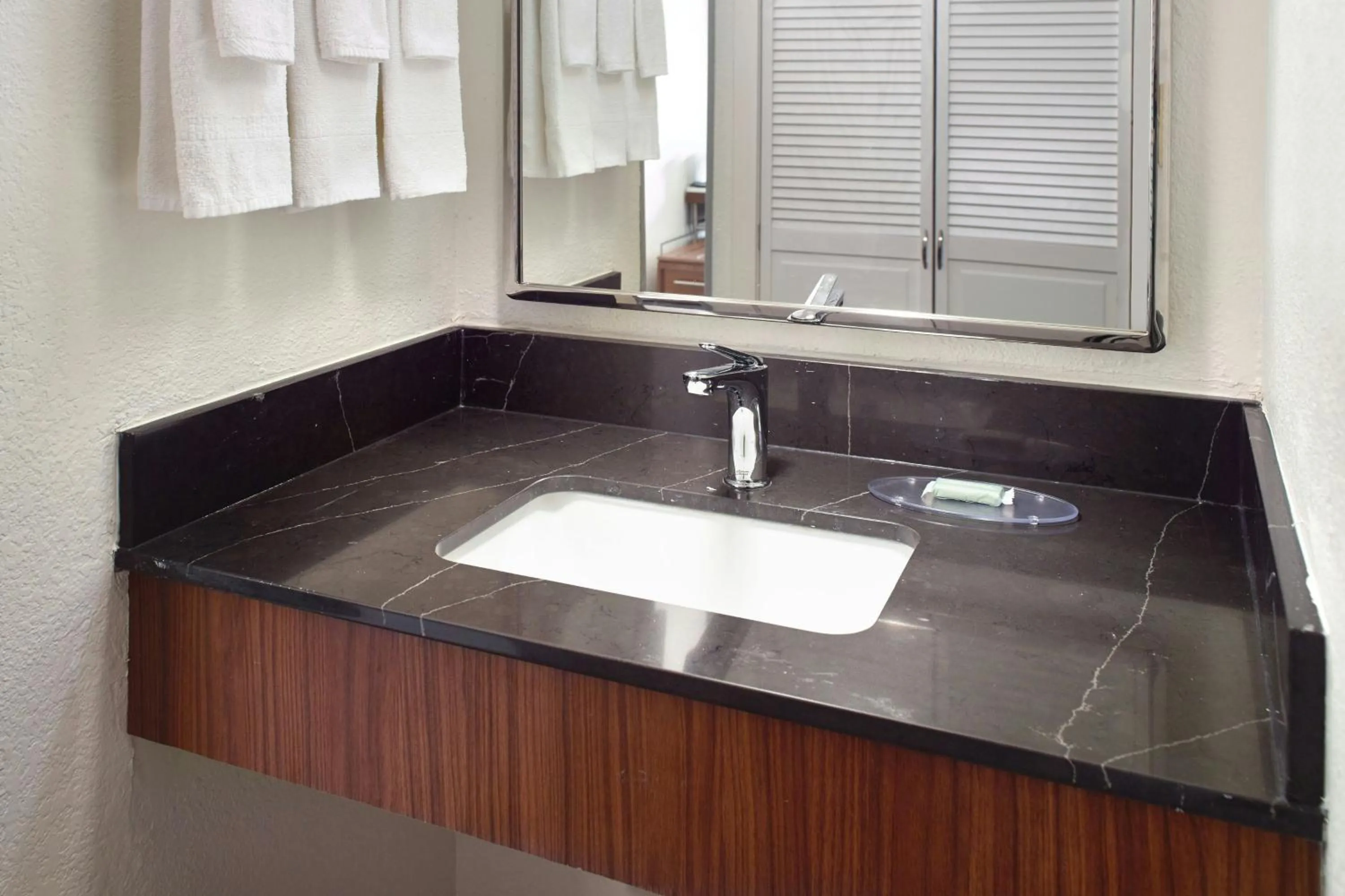 Bathroom in Courtyard by Marriott Myrtle Beach Broadway