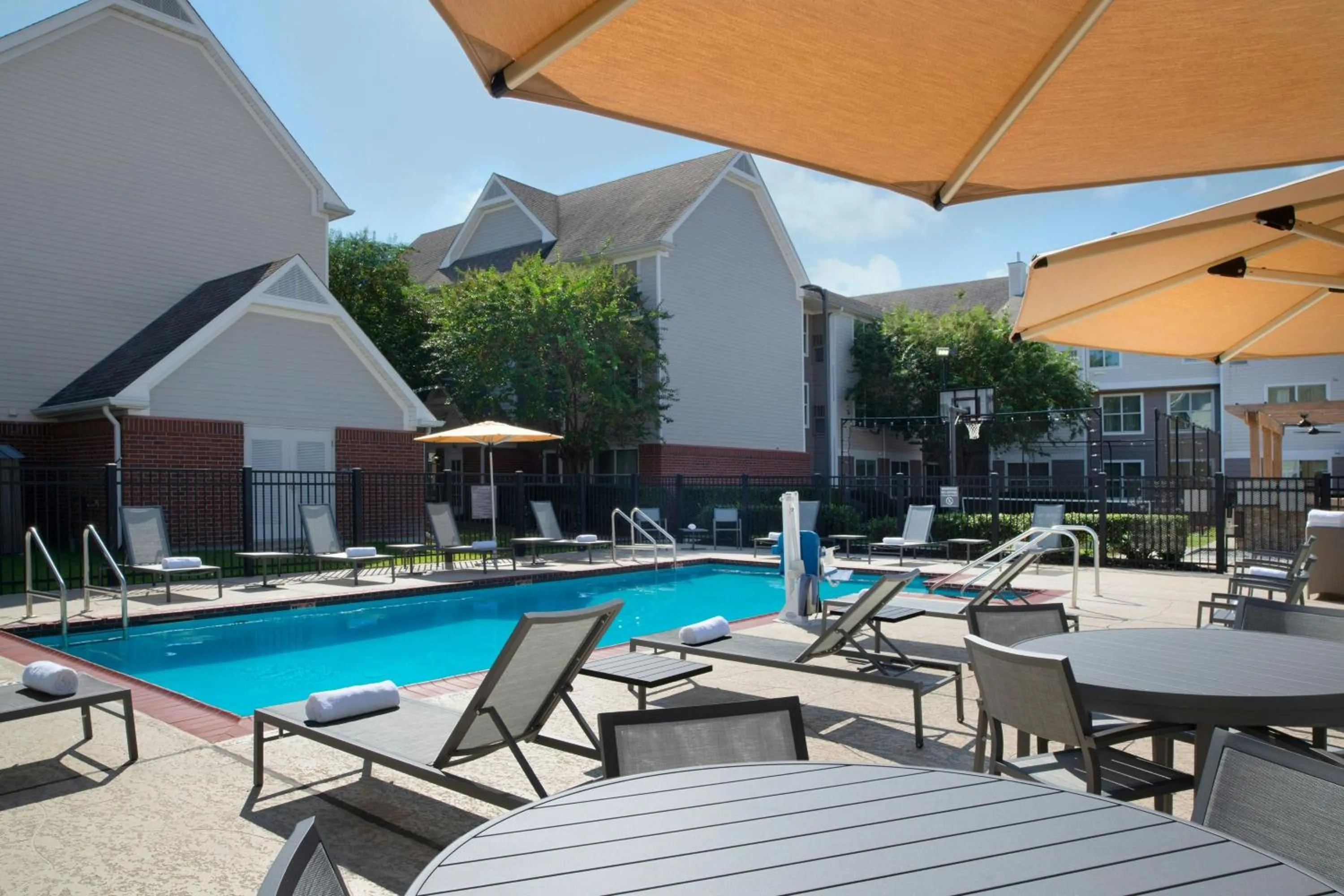 Swimming pool in Residence Inn by Marriott New Orleans Metairie