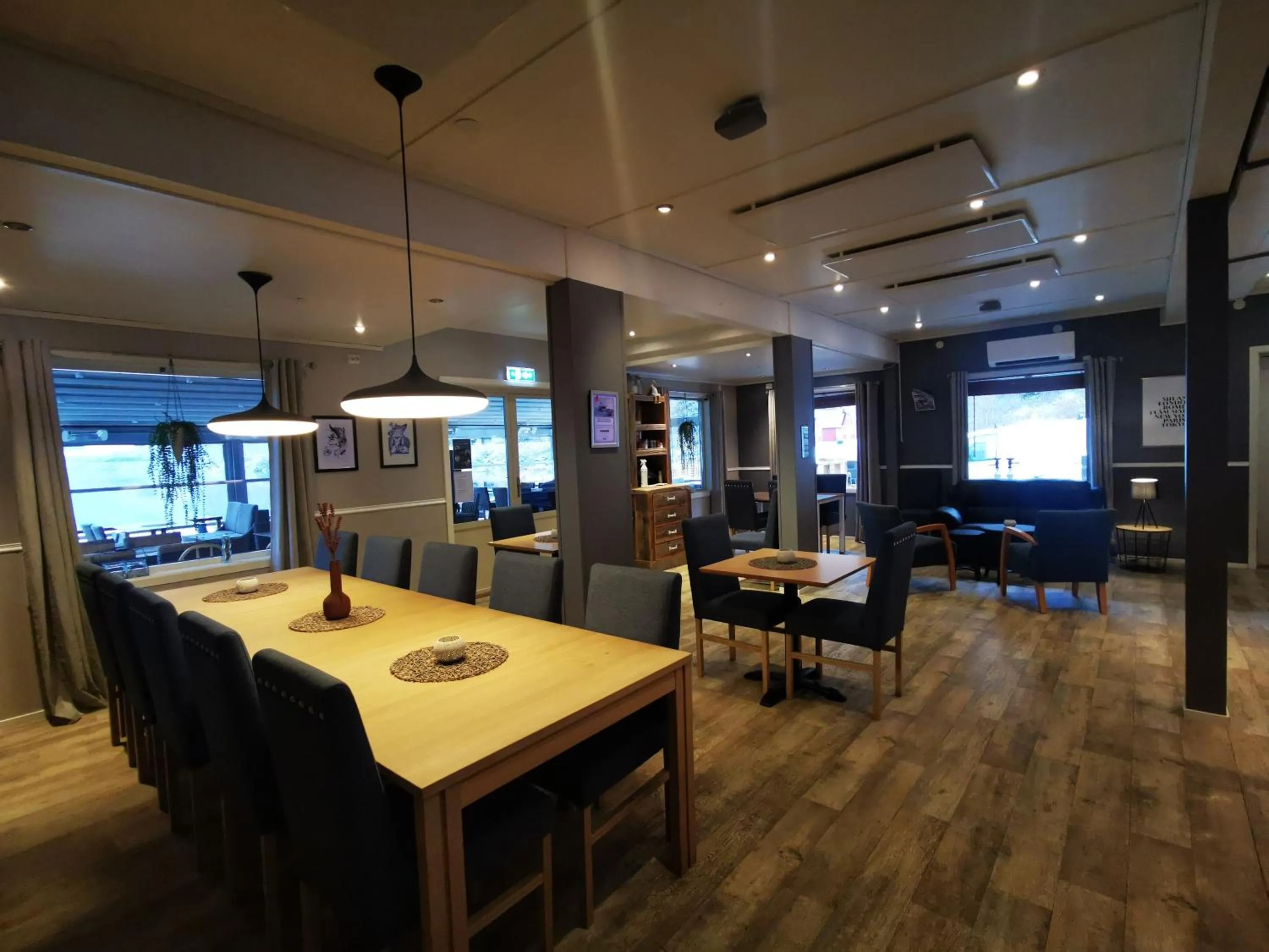 Restaurant/places to eat in Flåm Marina