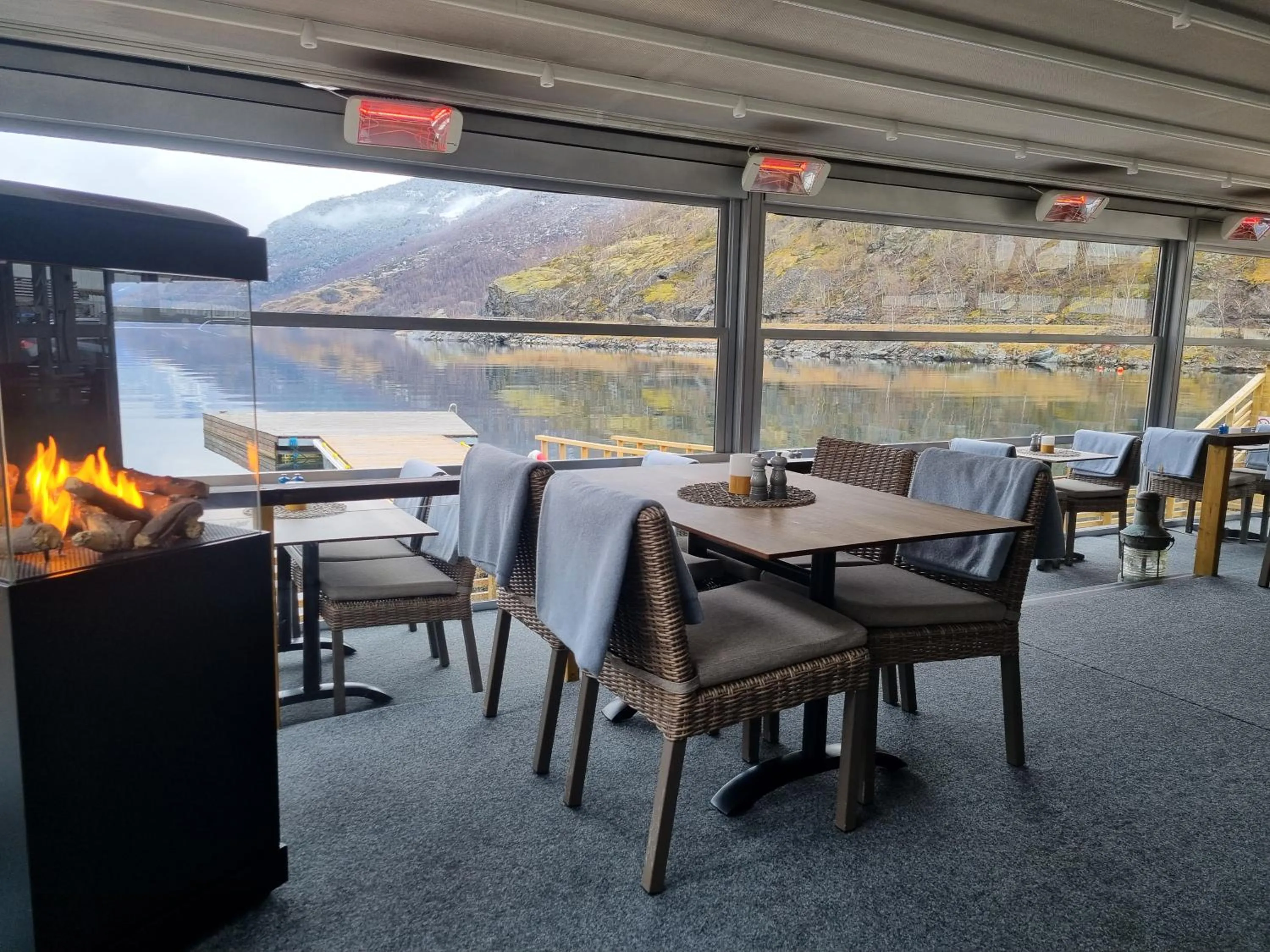 Restaurant/places to eat in Flåm Marina